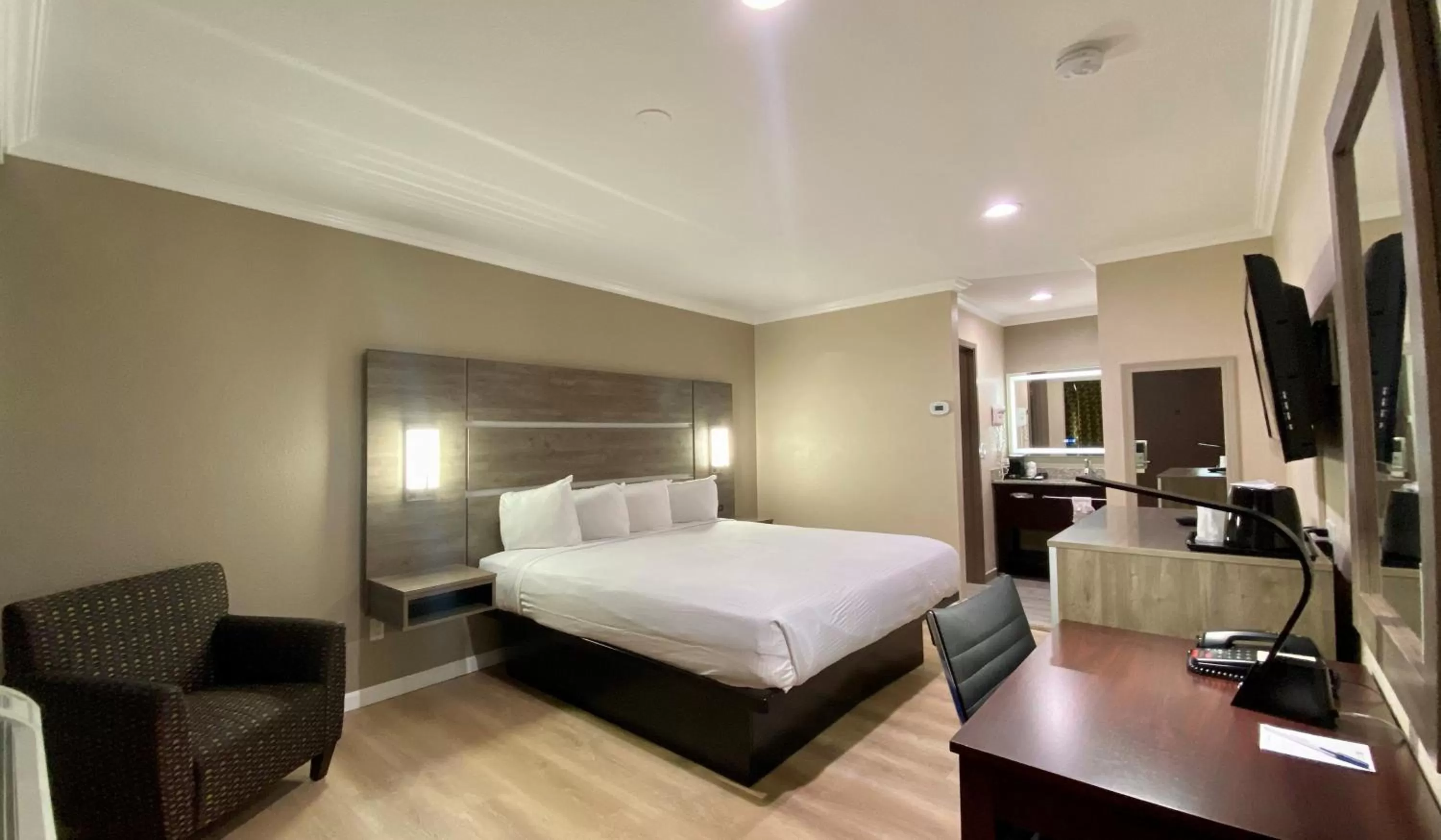 Photo of the whole room, Bed in SureStay Hotel by Best Western Santa Cruz