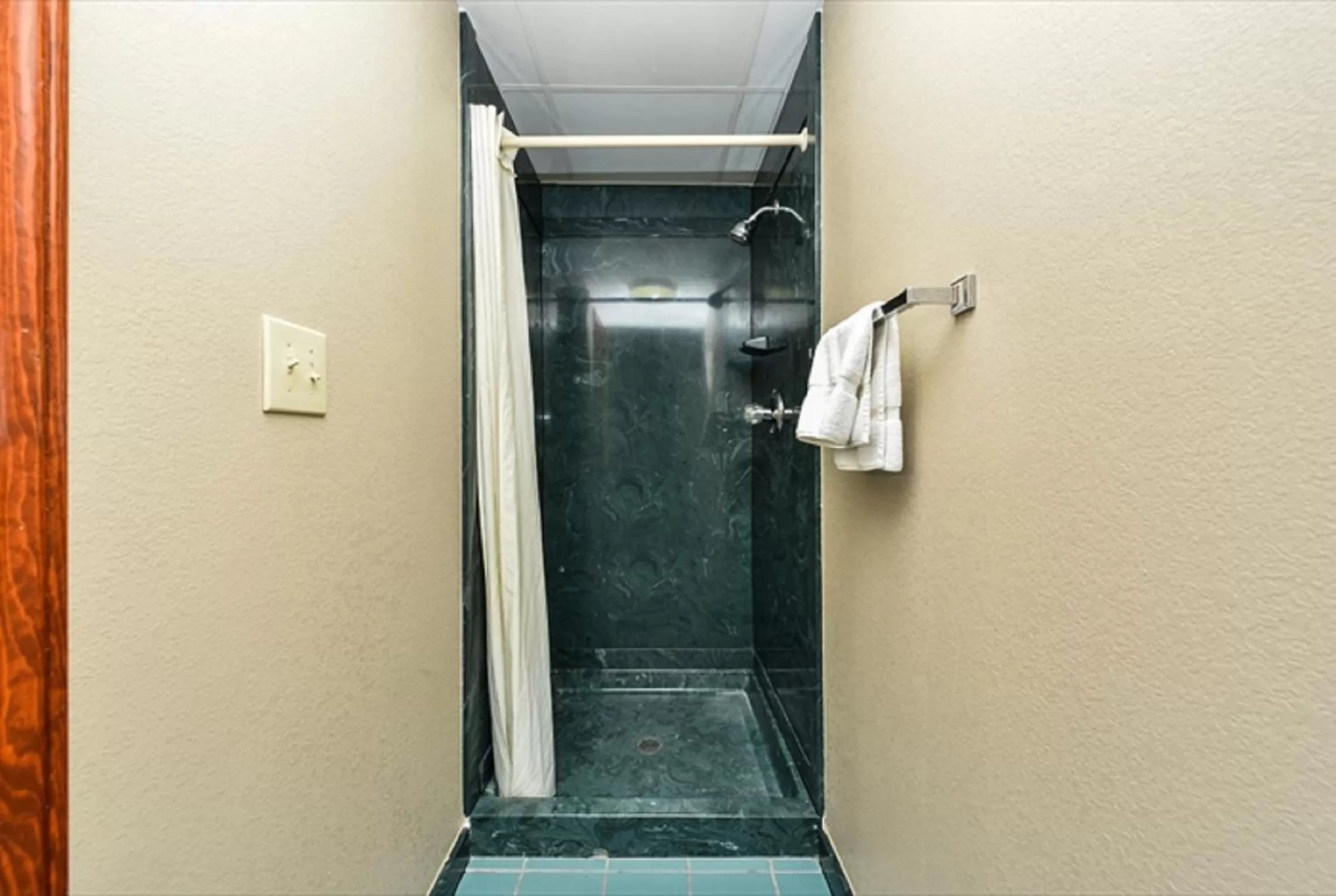 Business King Room with Jacuzzi - Non-Smoking in Super 8 by Wyndham Clarksville Northeast