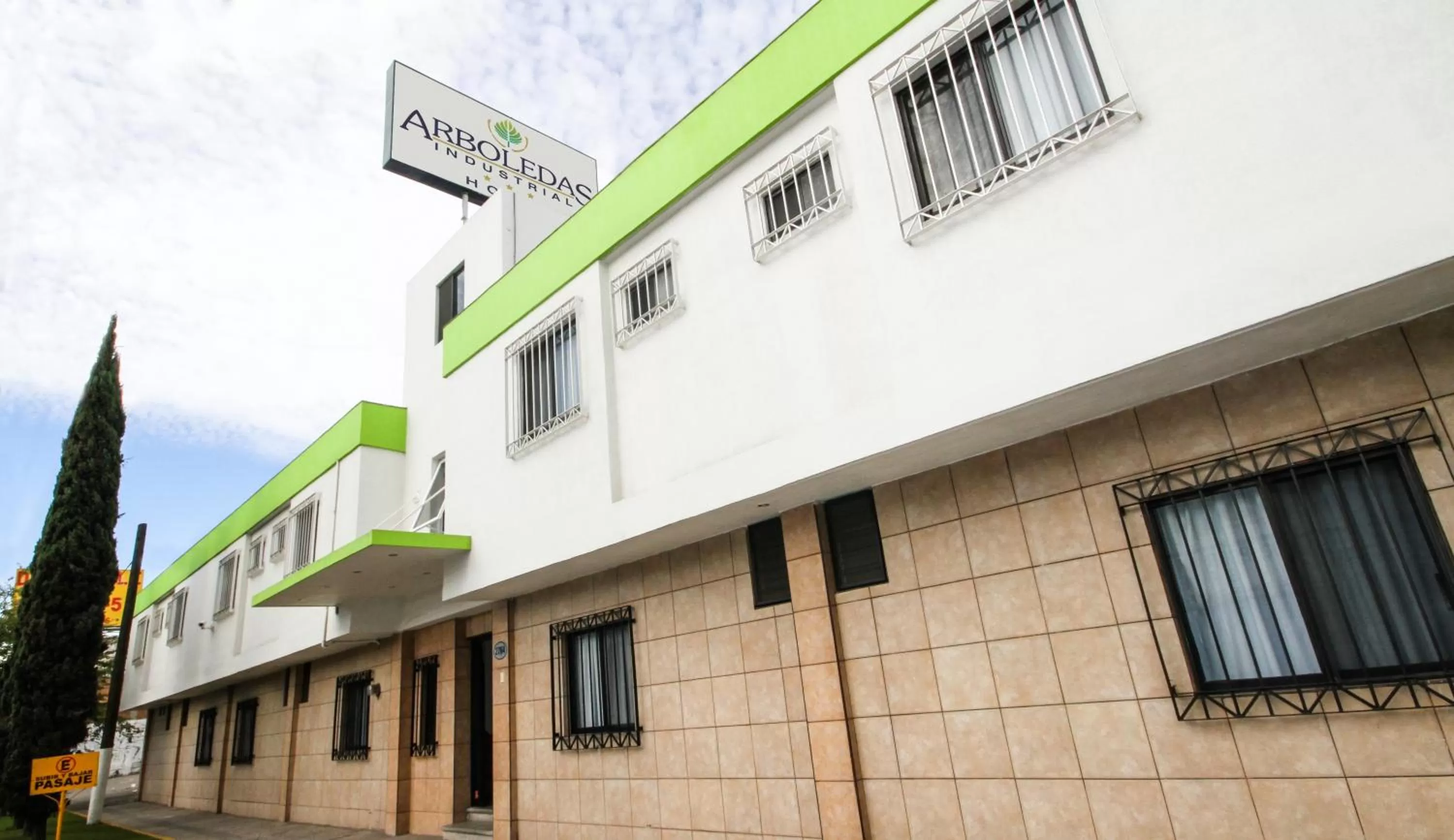 Facade/entrance in Hotel Arboledas Industrial