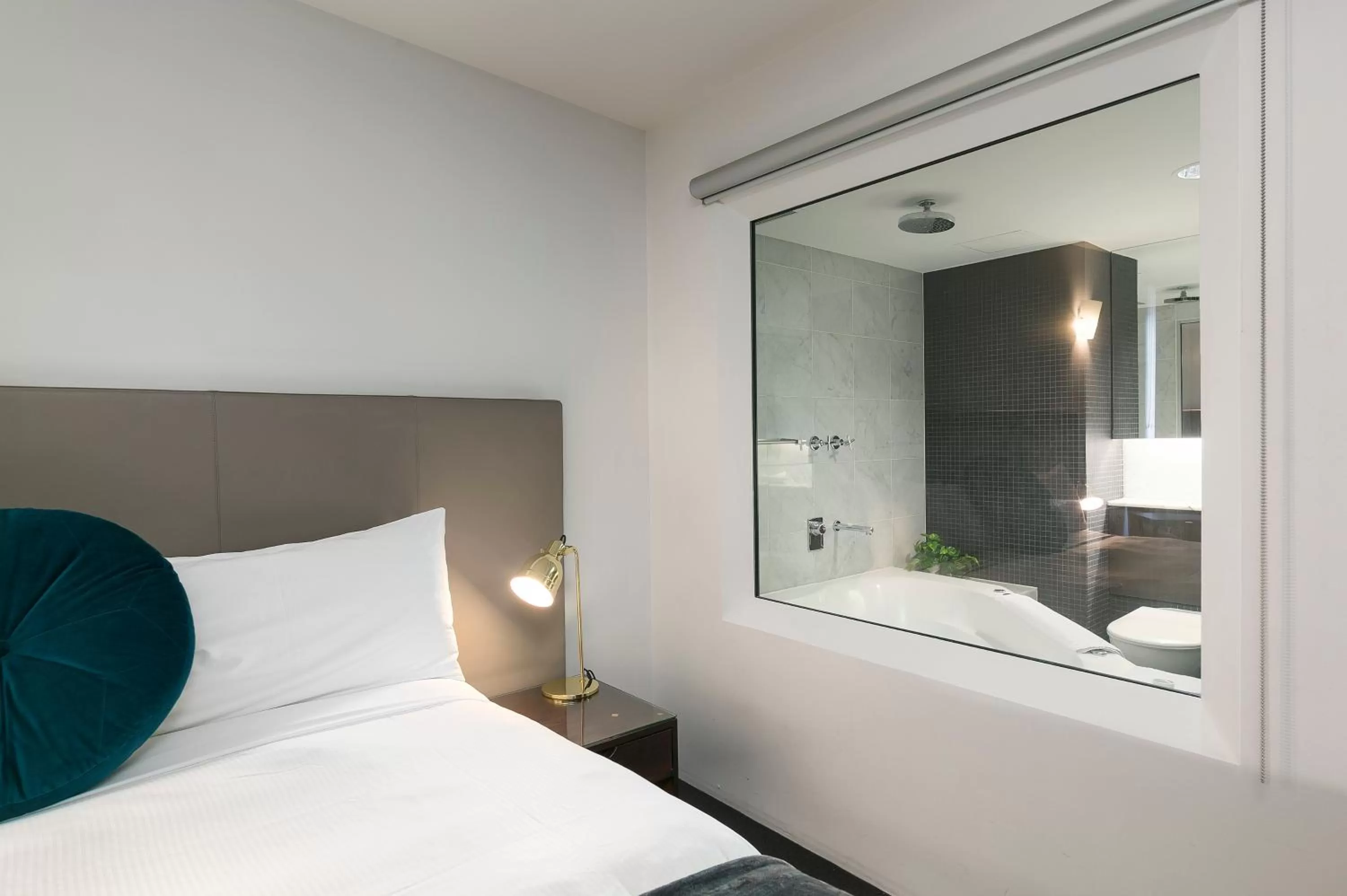 Shower, Bed in The Soho Hotel