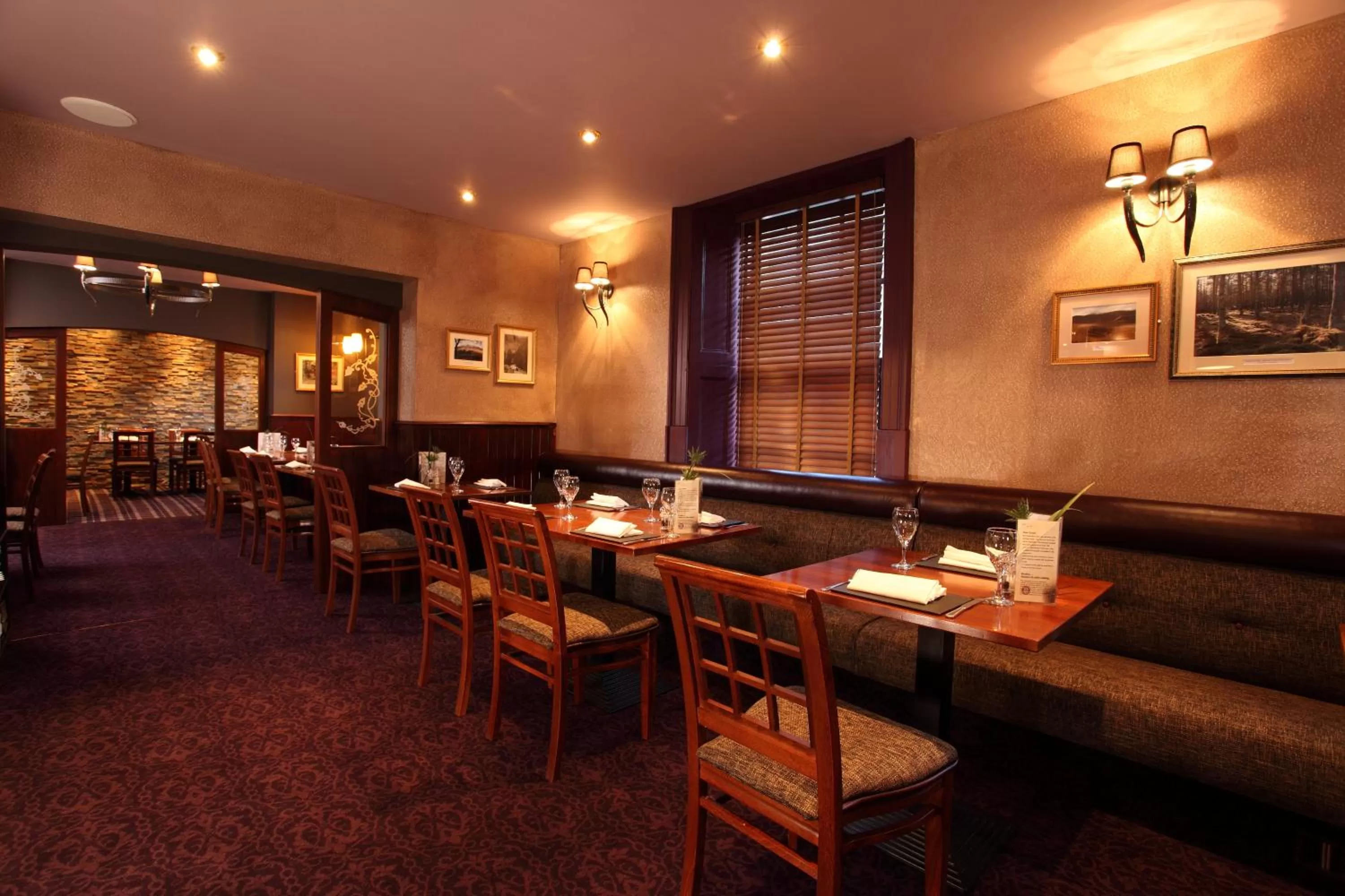 Restaurant/places to eat in Northern Hotel