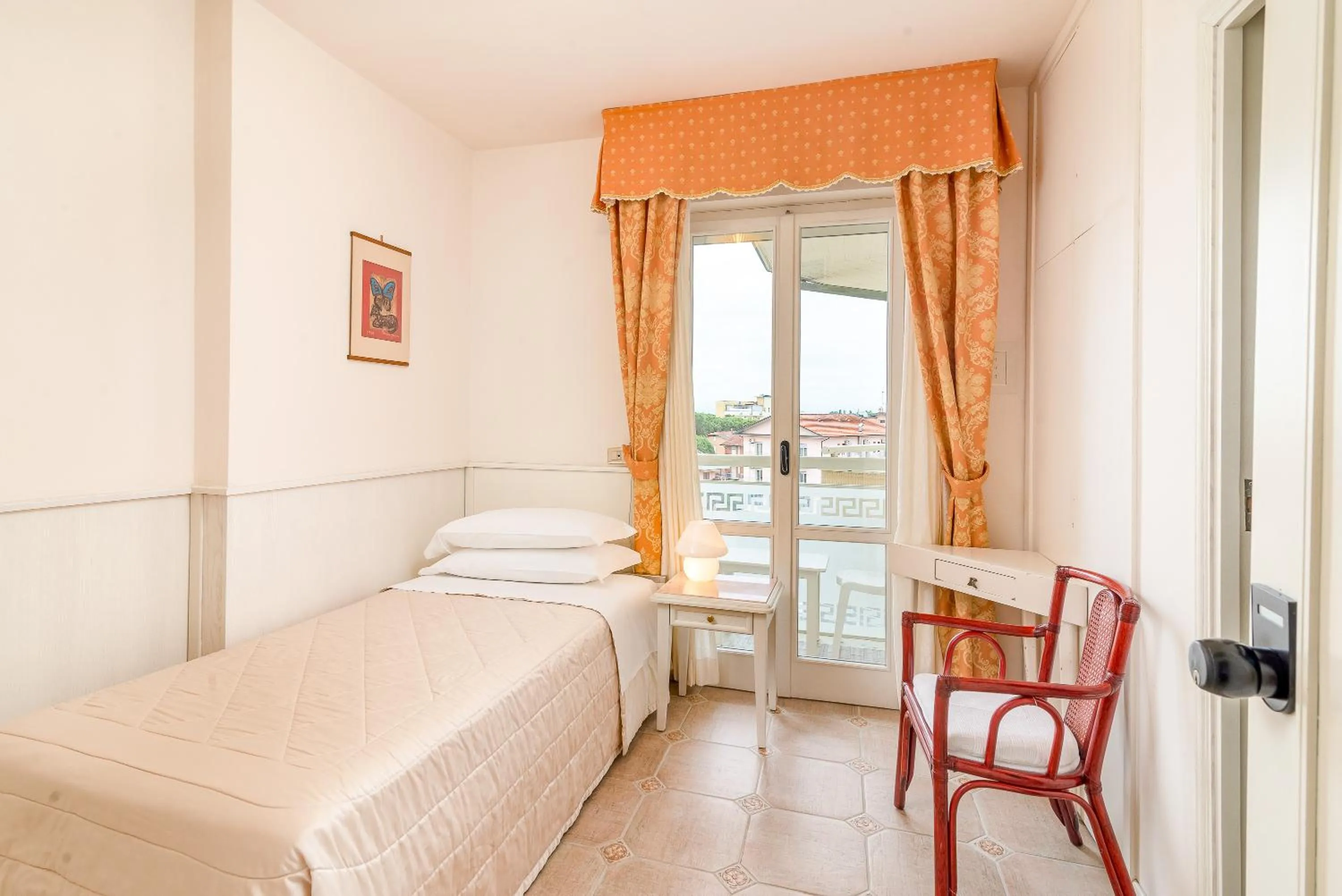 Bedroom, Bed in Universal Hotel