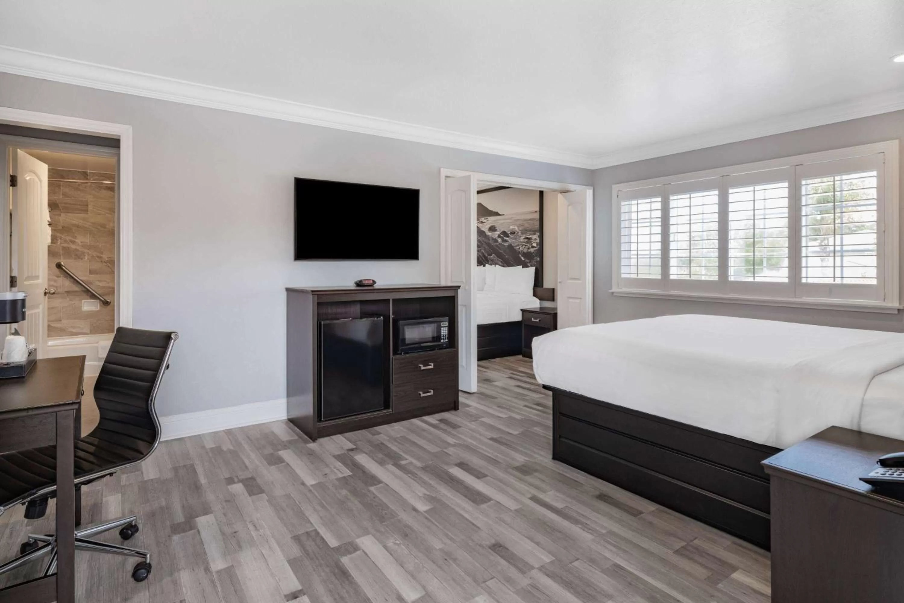 Bed in Aura Inn Monterey