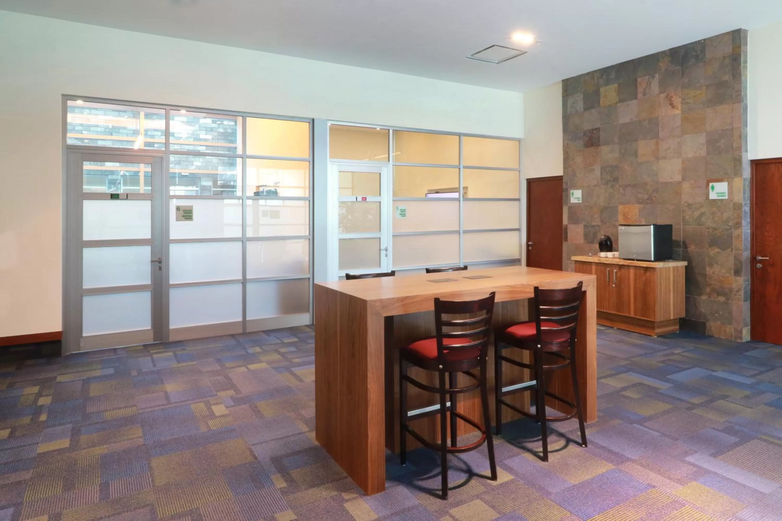 Meeting/conference room in Holiday Inn & Suites Plaza Mayor by IHG