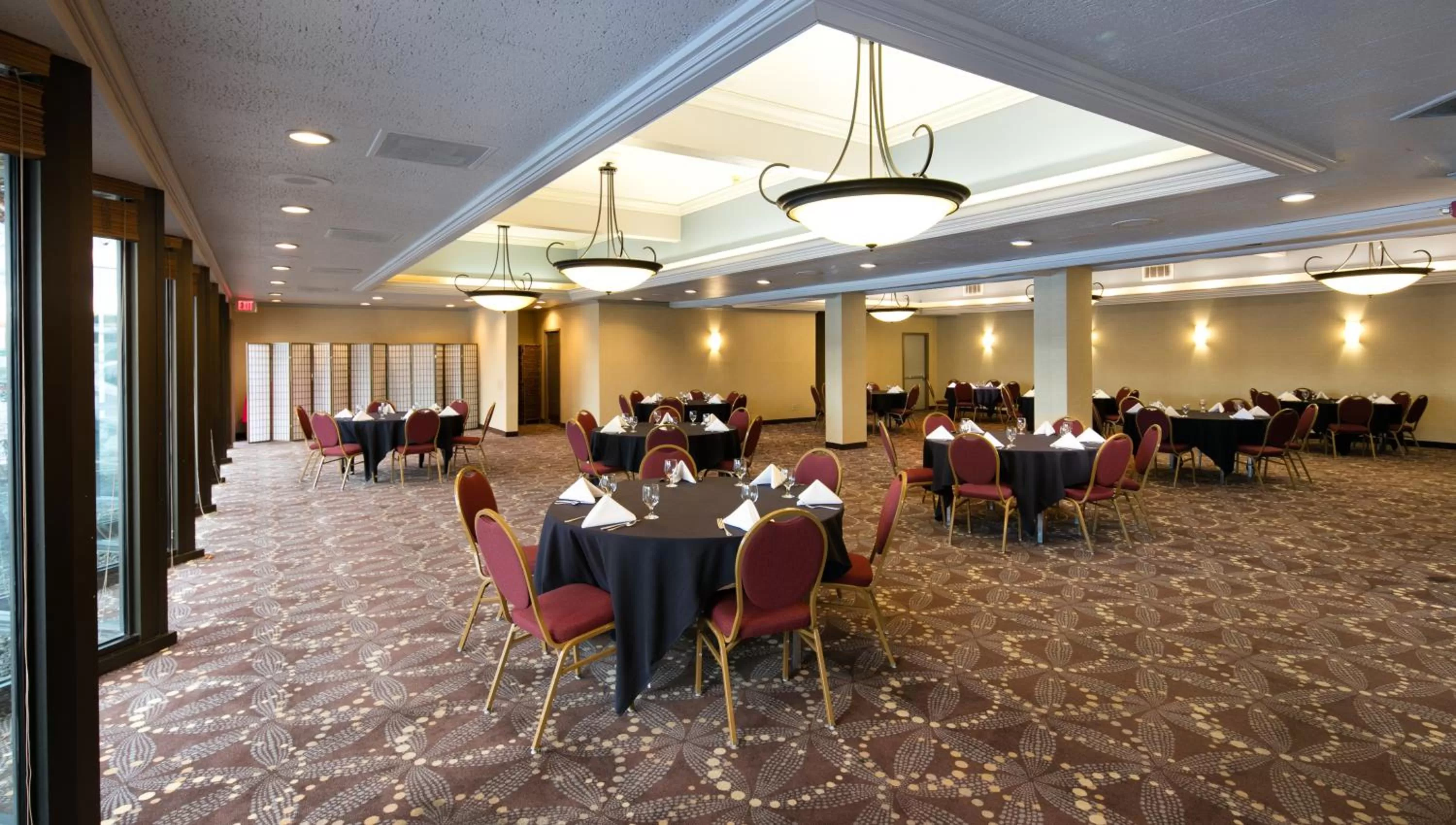 Restaurant/places to eat in Red Lion Hotel Eureka