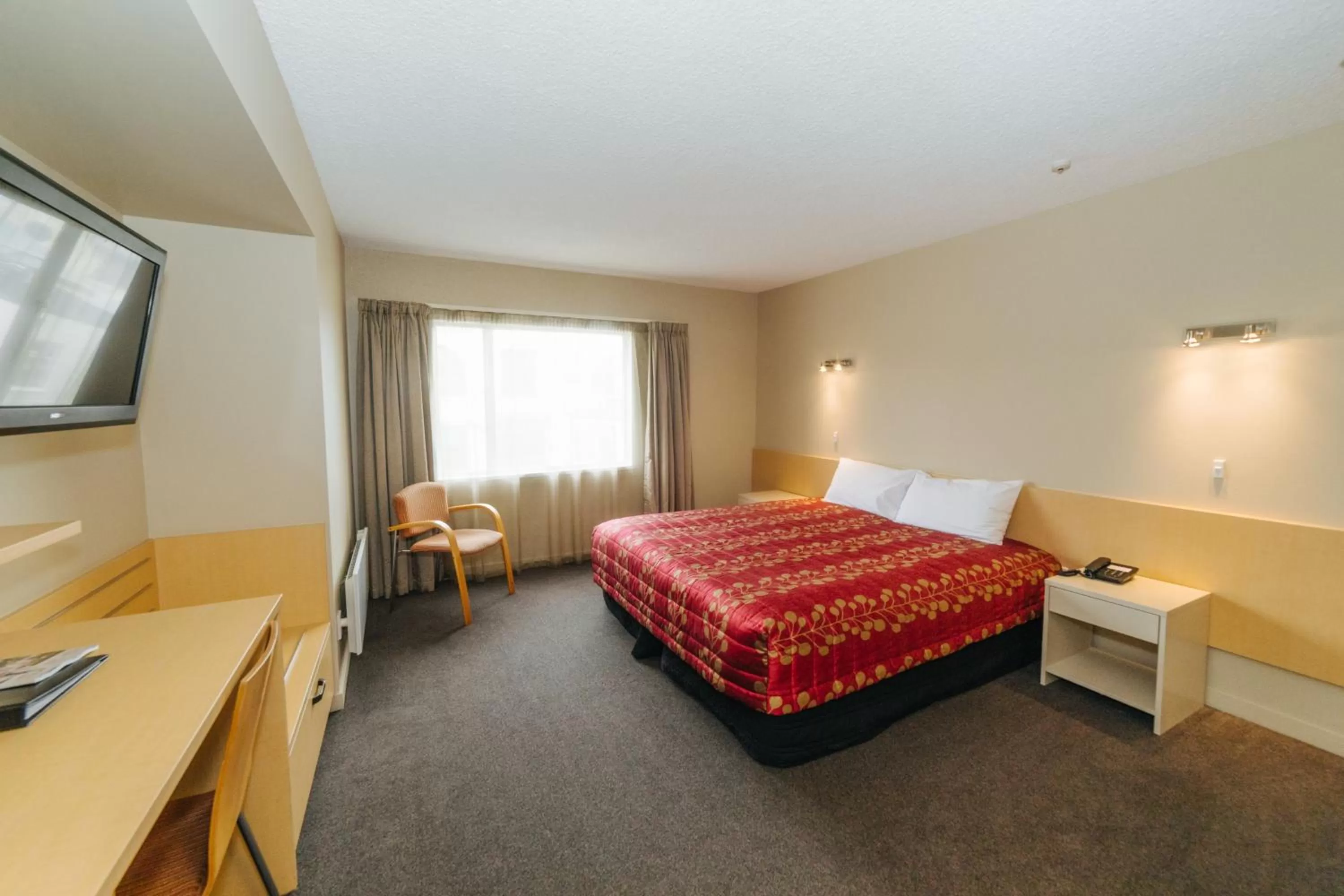 Photo of the whole room, Bed in Brydone Hotel Oamaru