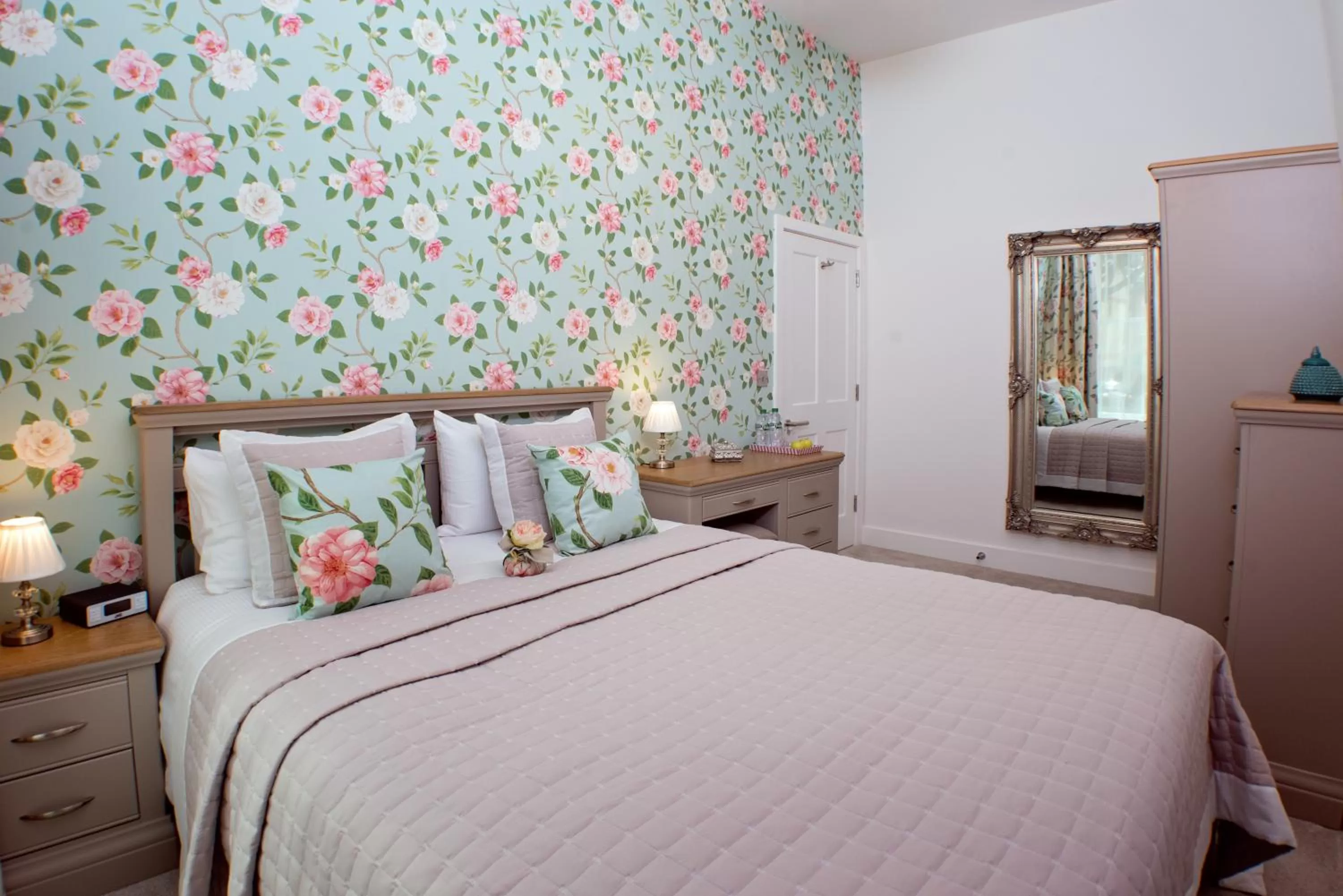 Bed in Best Luxury Apart Hotel in Oxford- Beechwood House