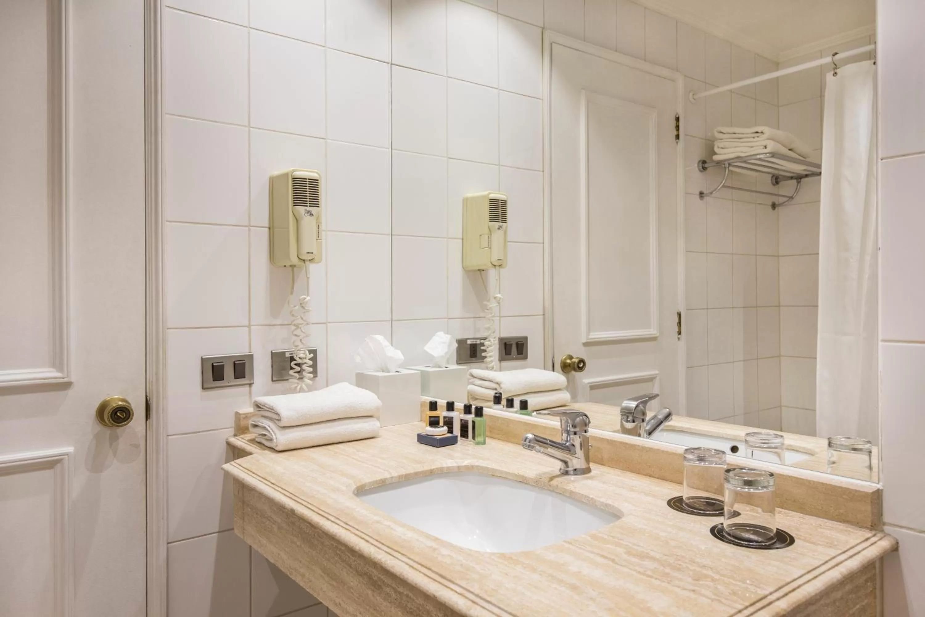 Bathroom in Park Plaza Bonaparte Boutique