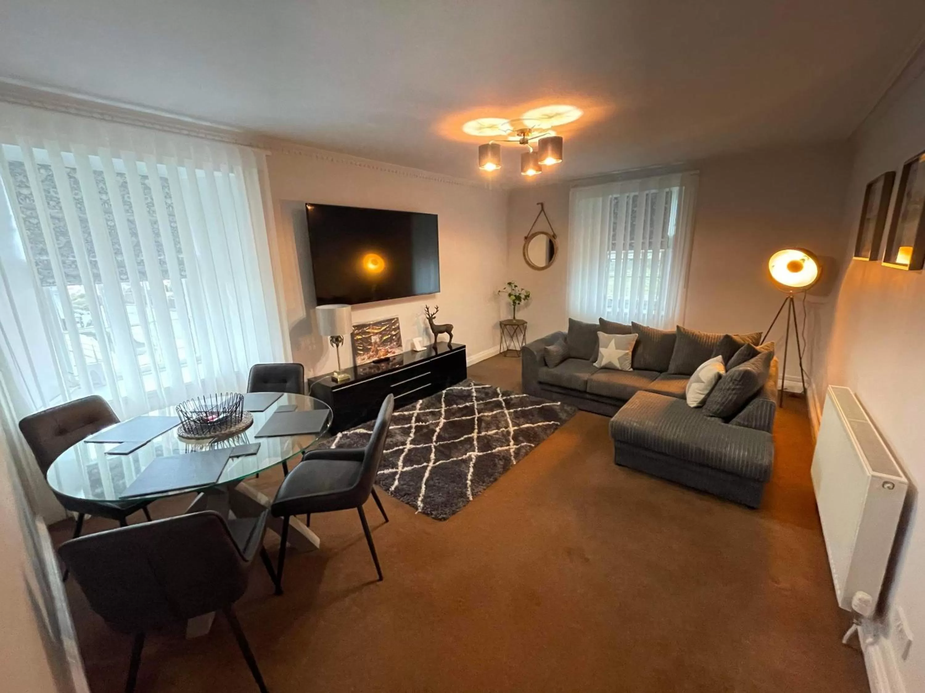 Communal lounge/ TV room in The Upper Largo Hotel & Restaurant