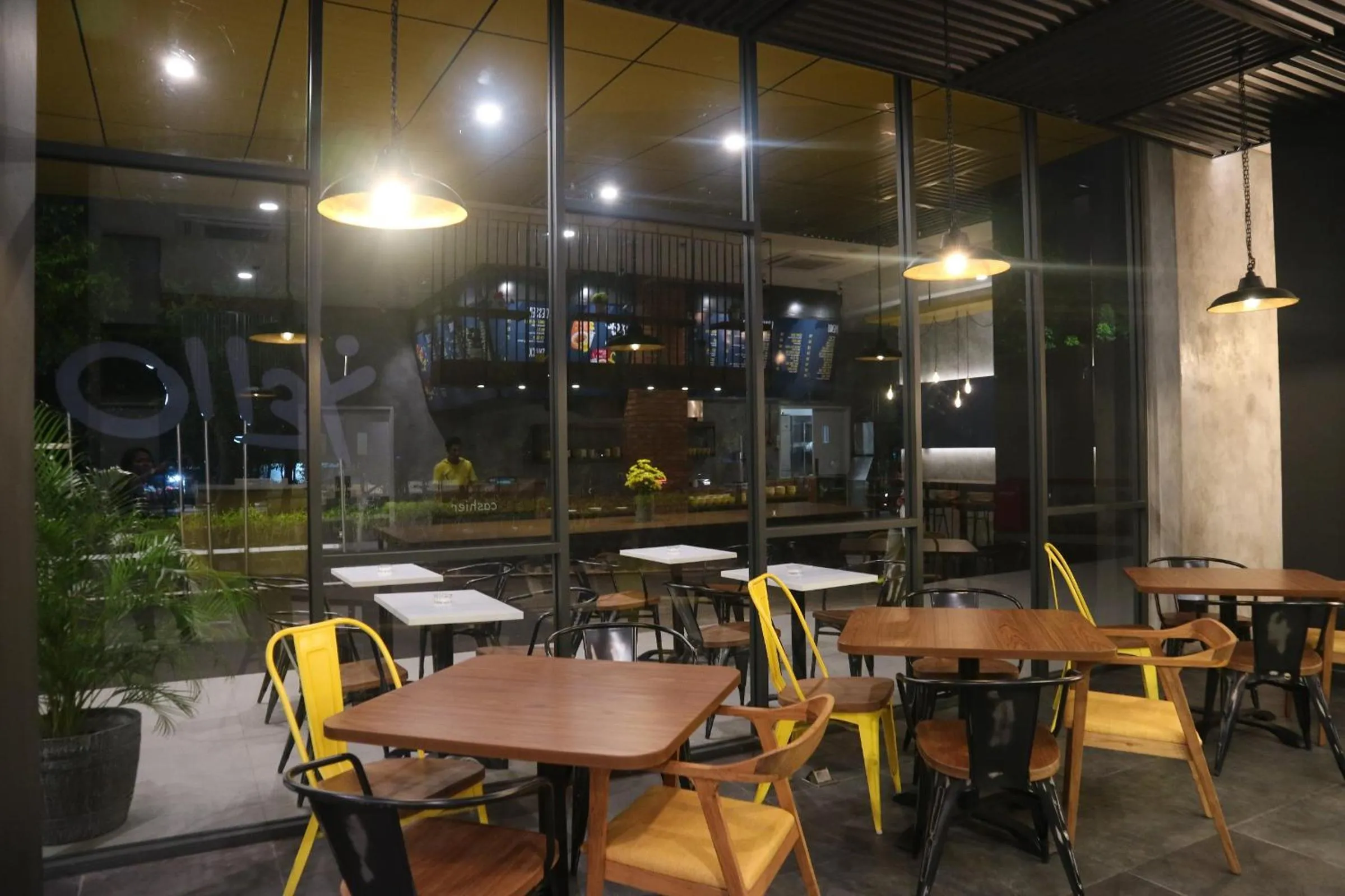 Restaurant/places to eat in Yello Hotel Manggarai