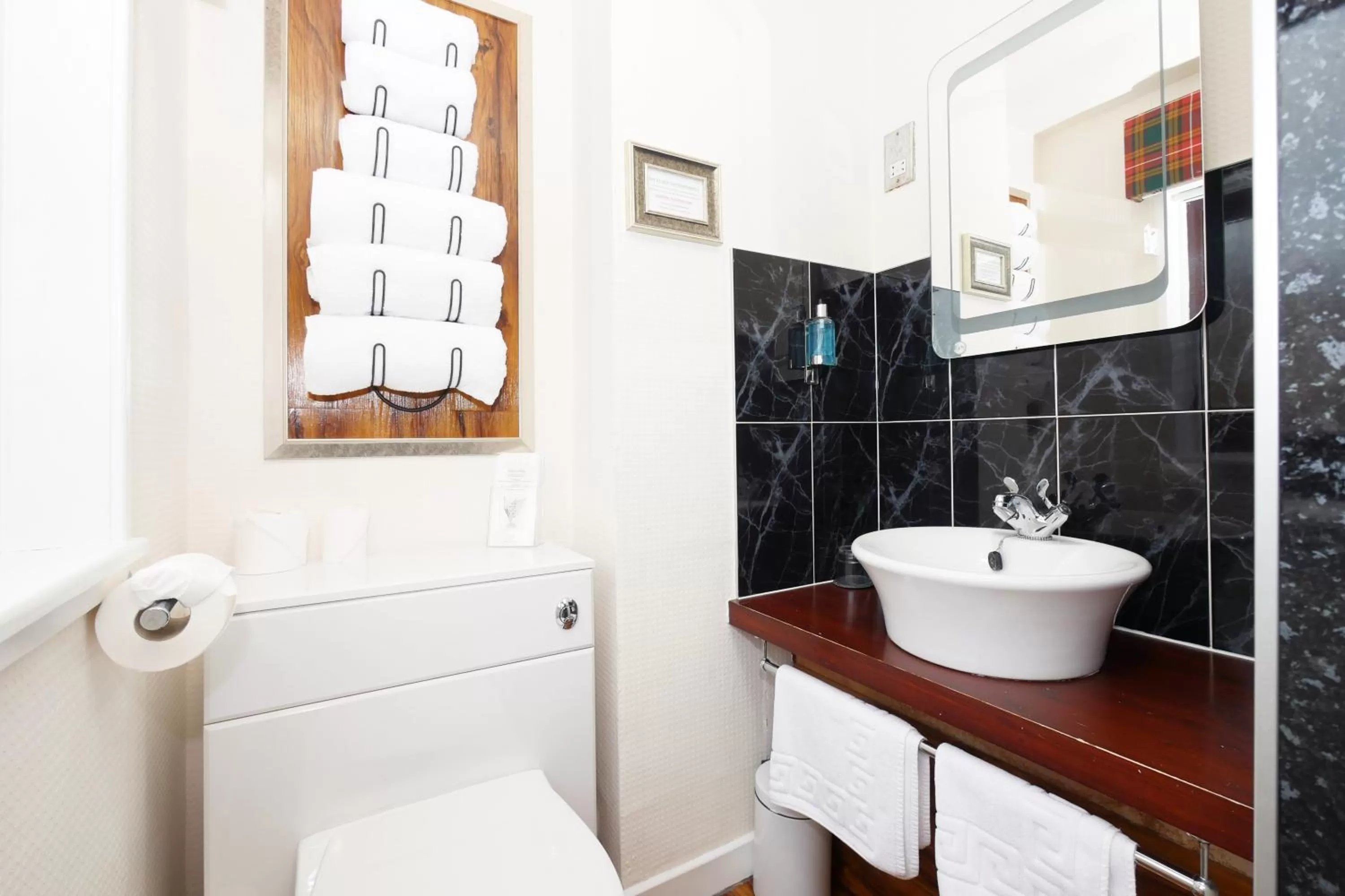 Bathroom in Ardentorrie Guest House