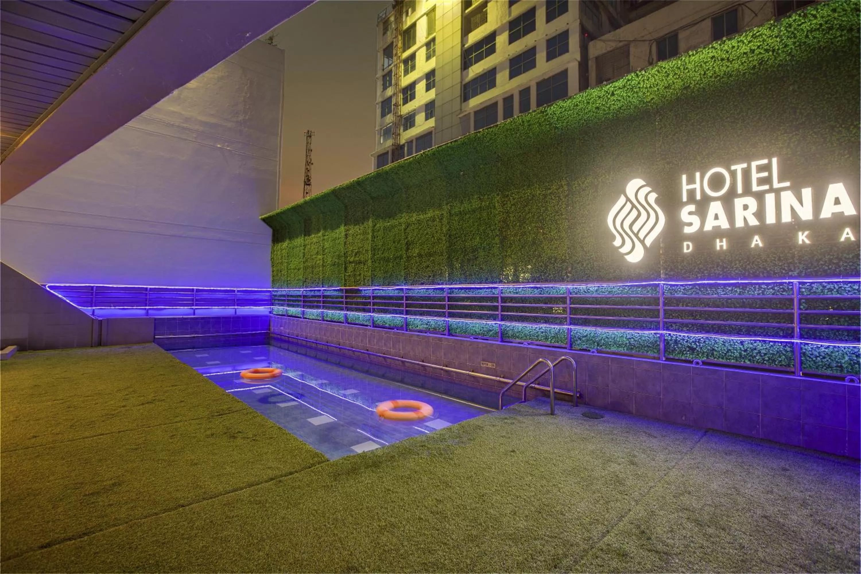 Night in Hotel Sarina