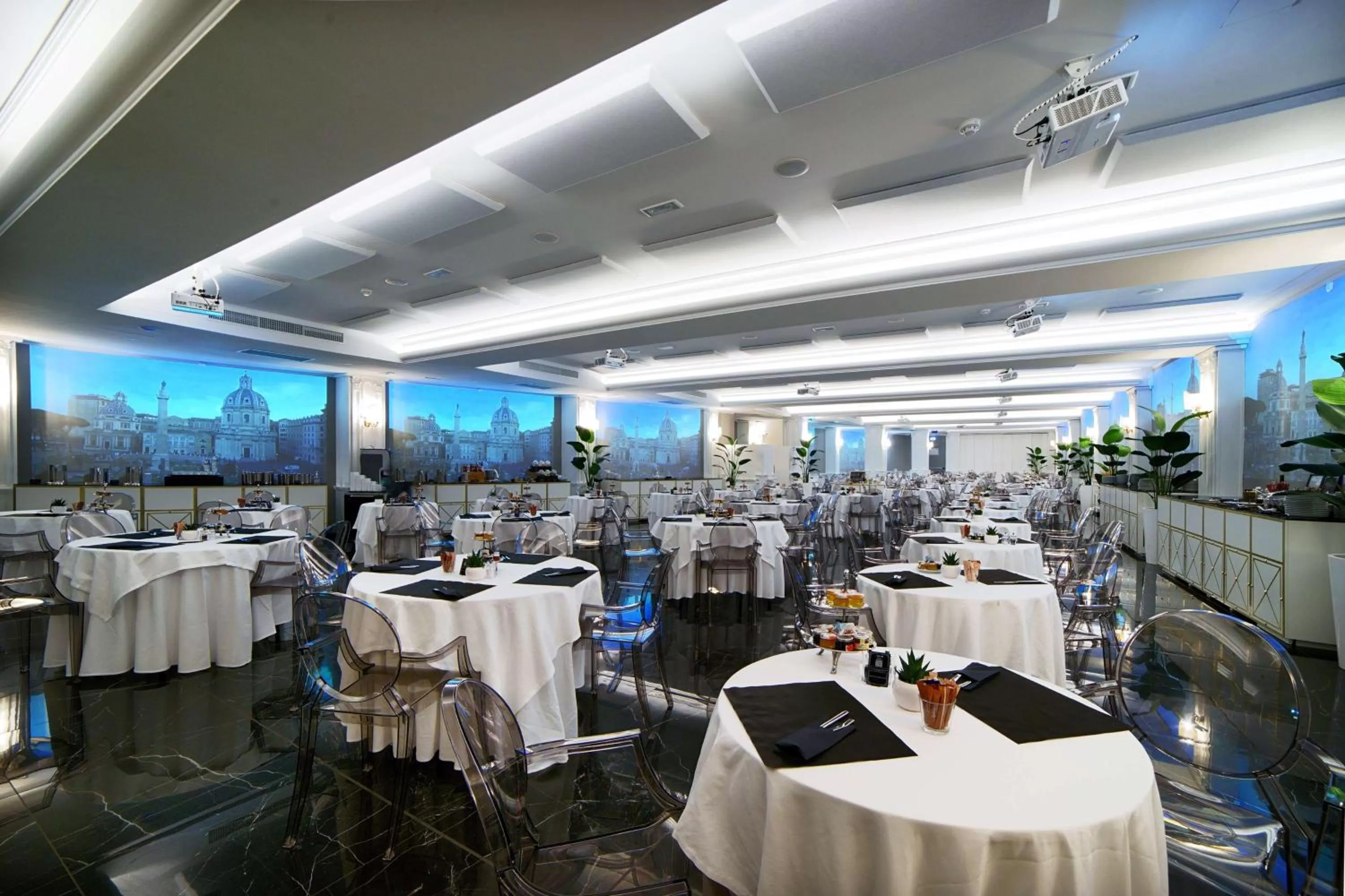 Restaurant/places to eat in Radisson Blu GHR Rome
