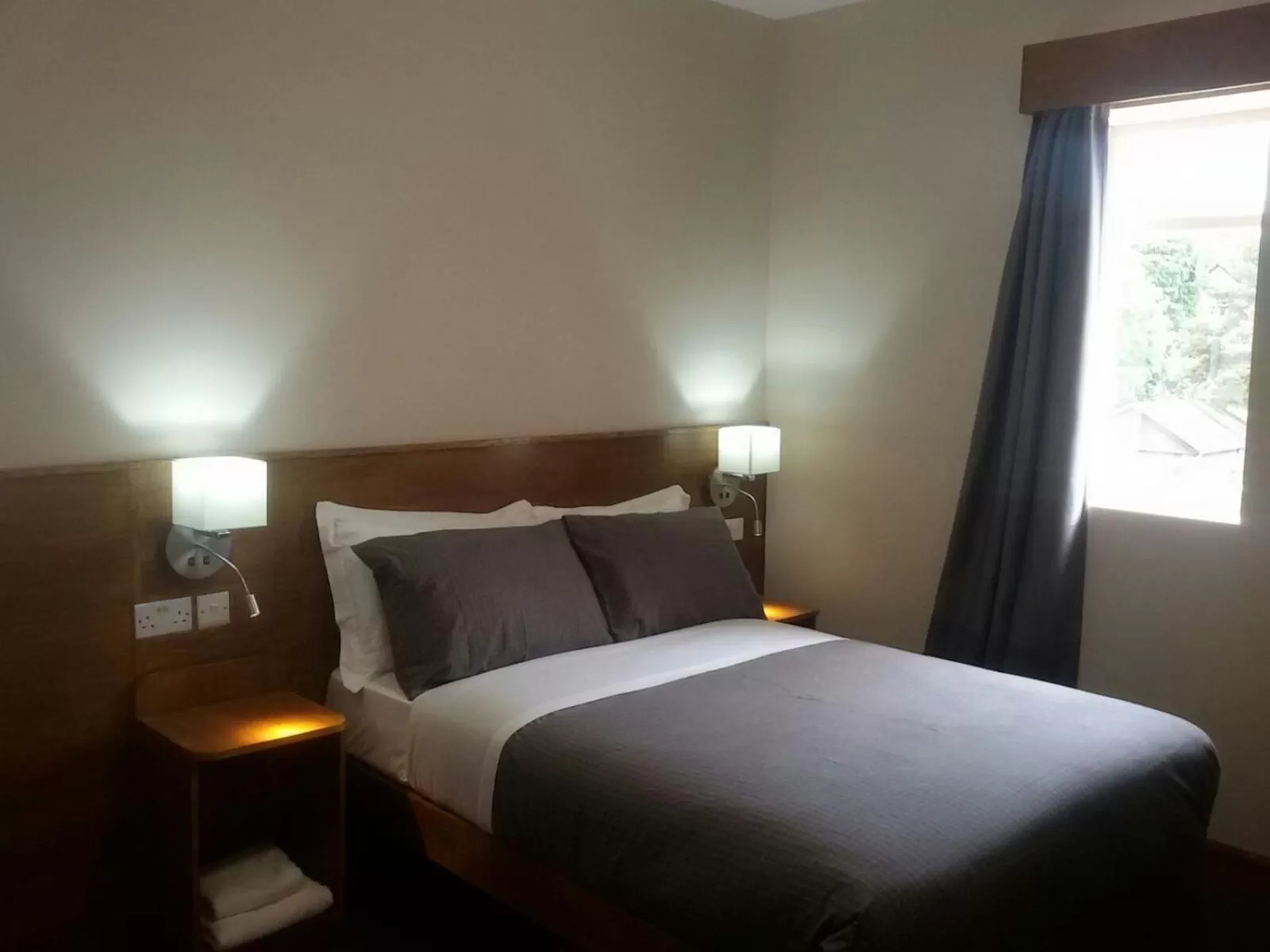 Bedroom, Bed in Crosshill House