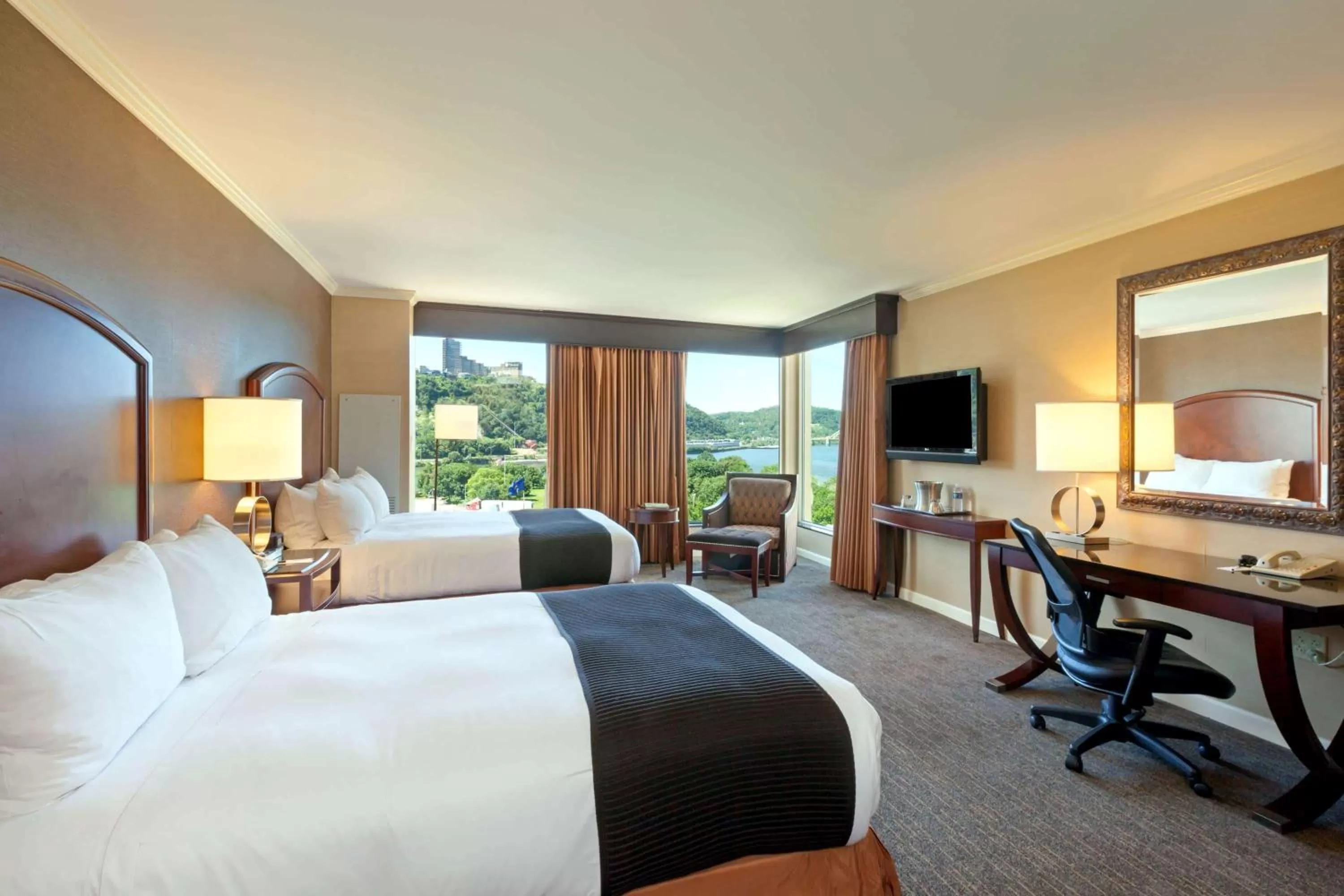 Photo of the whole room, Bed in Wyndham Grand Pittsburgh
