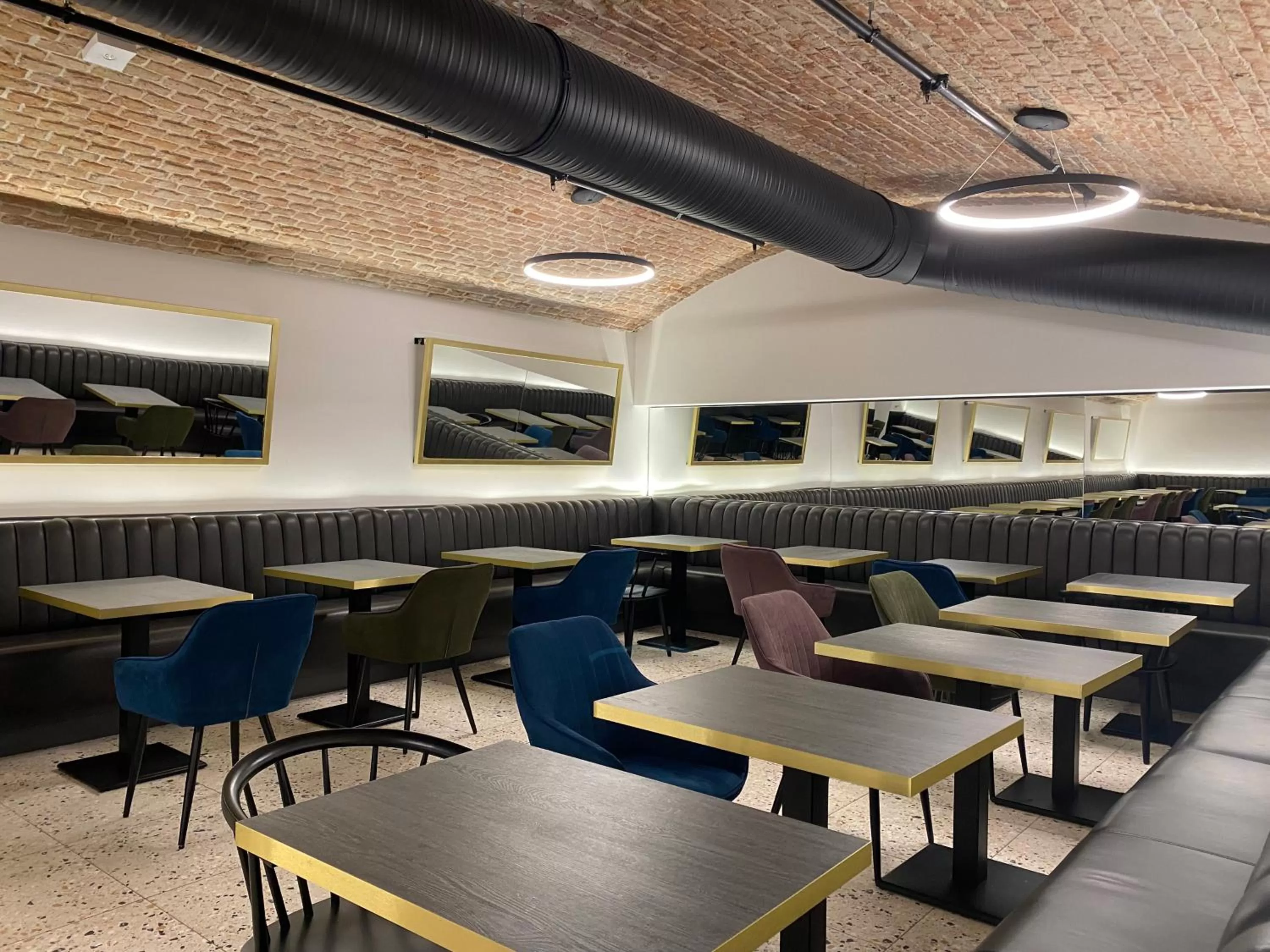 Restaurant/places to eat in The Gold Bank