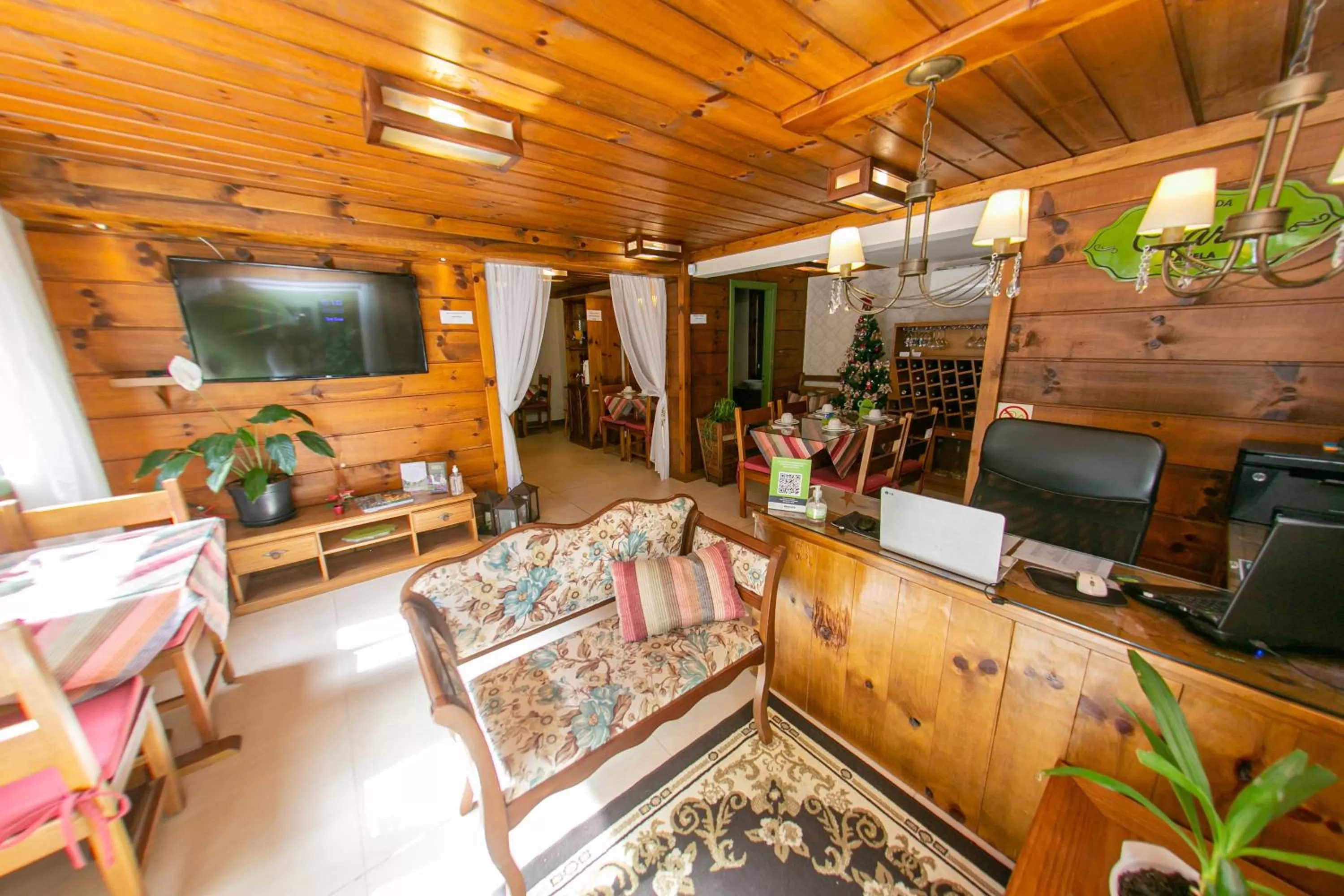 TV/Entertainment Center in Pousada Charm Canela