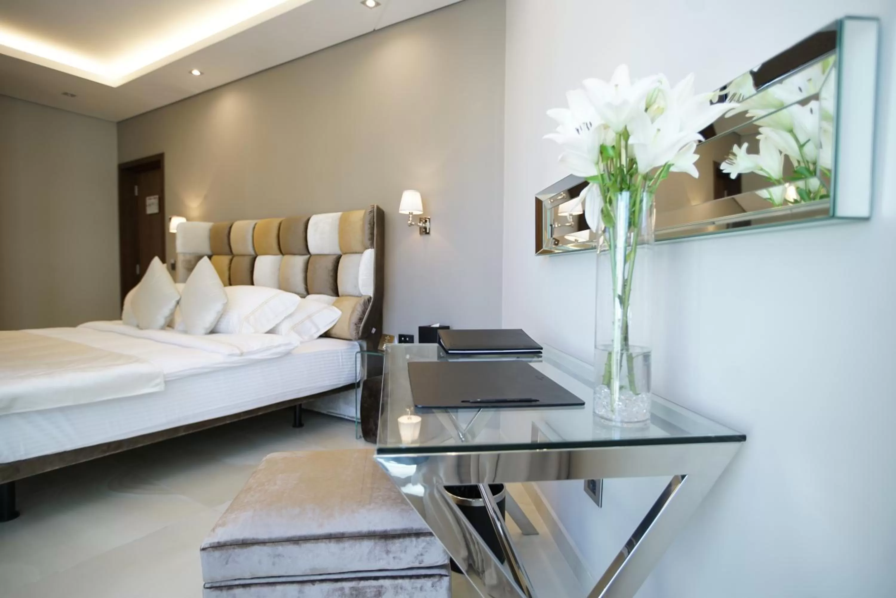 Bedroom, Bed in Royal Tulip Achrafieh