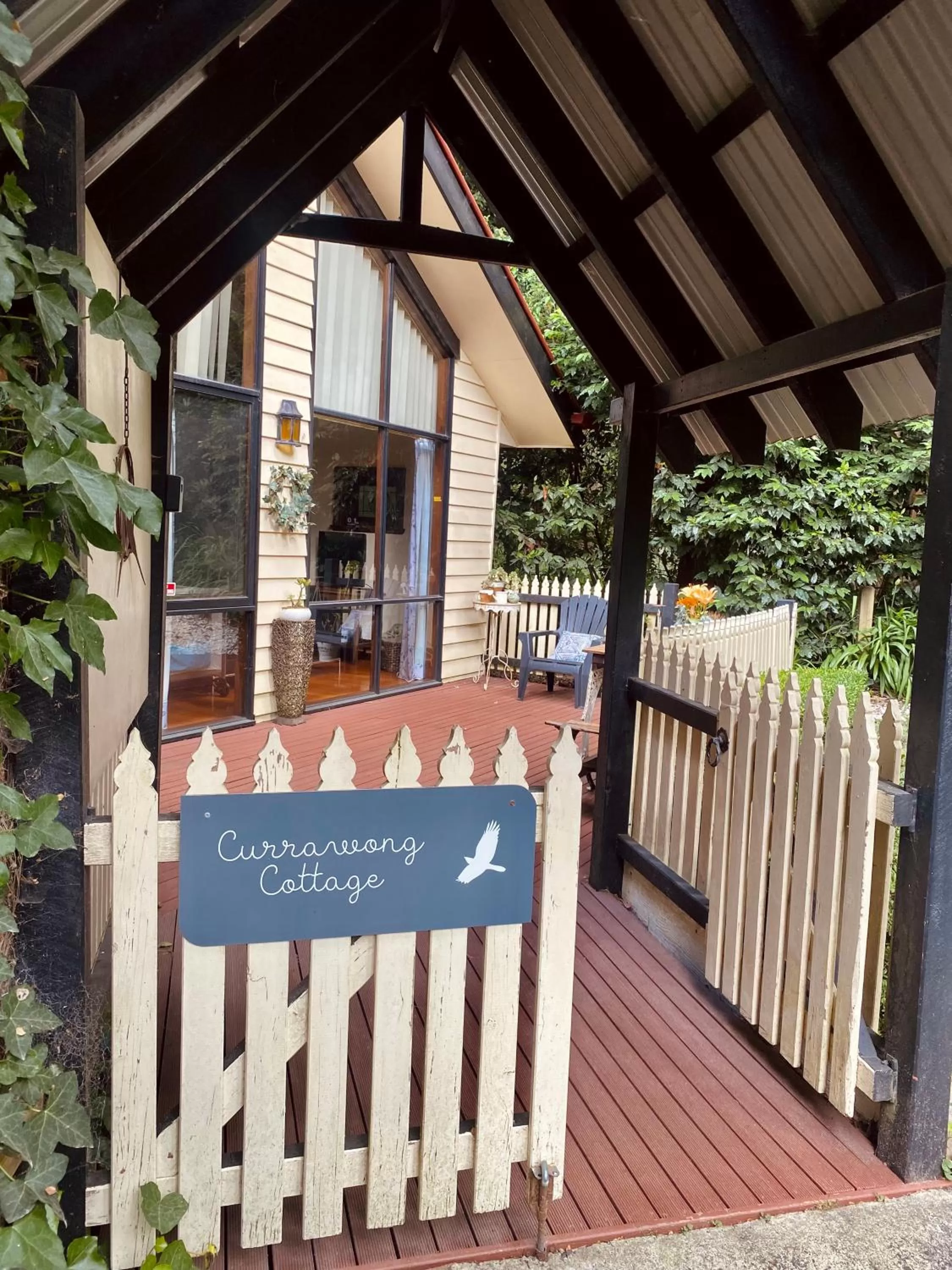 Property building in Cambridge Cottages