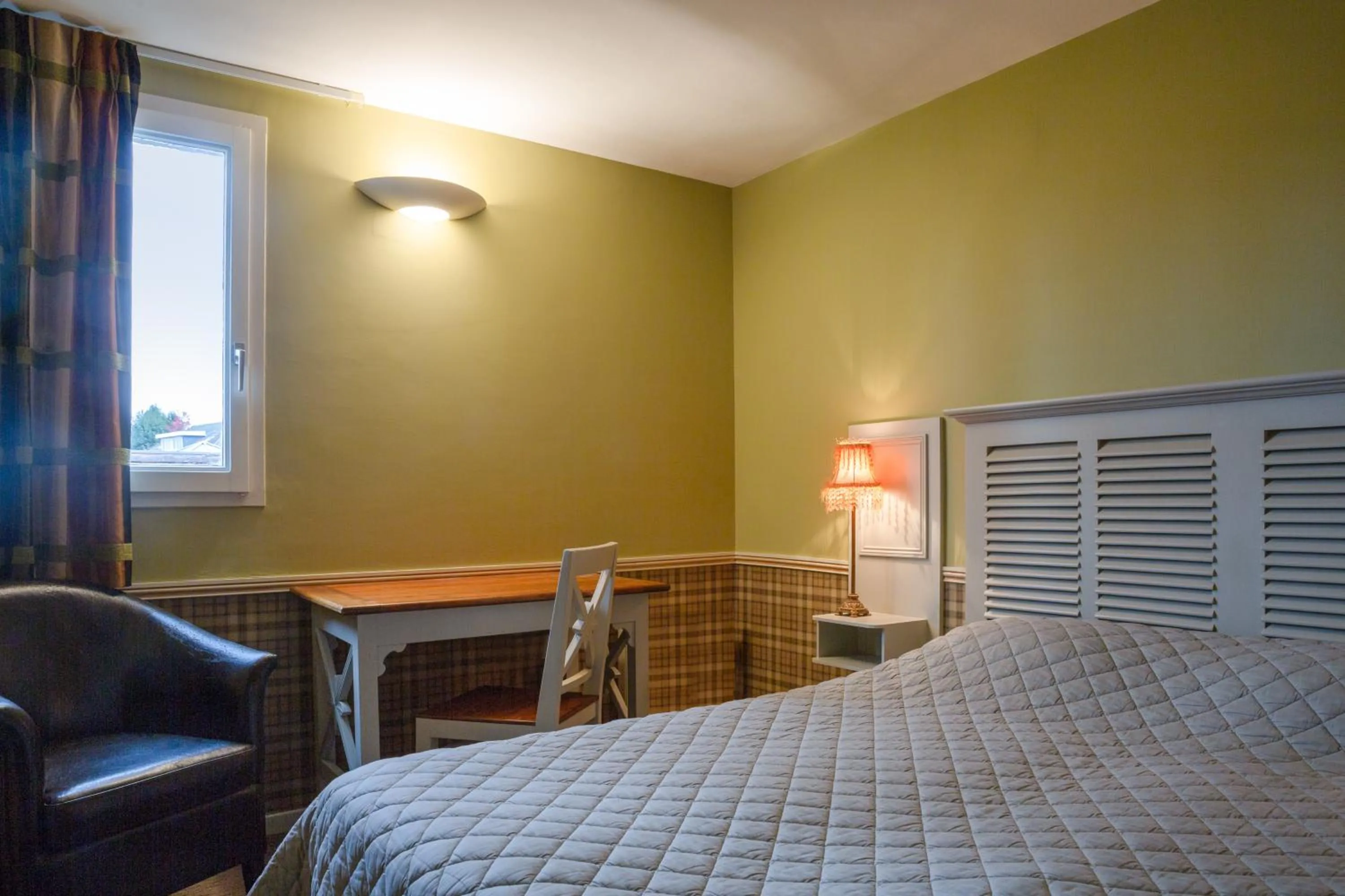 Bed in The Originals City, Le Cottage Hôtel, Bruay-la-Buissière