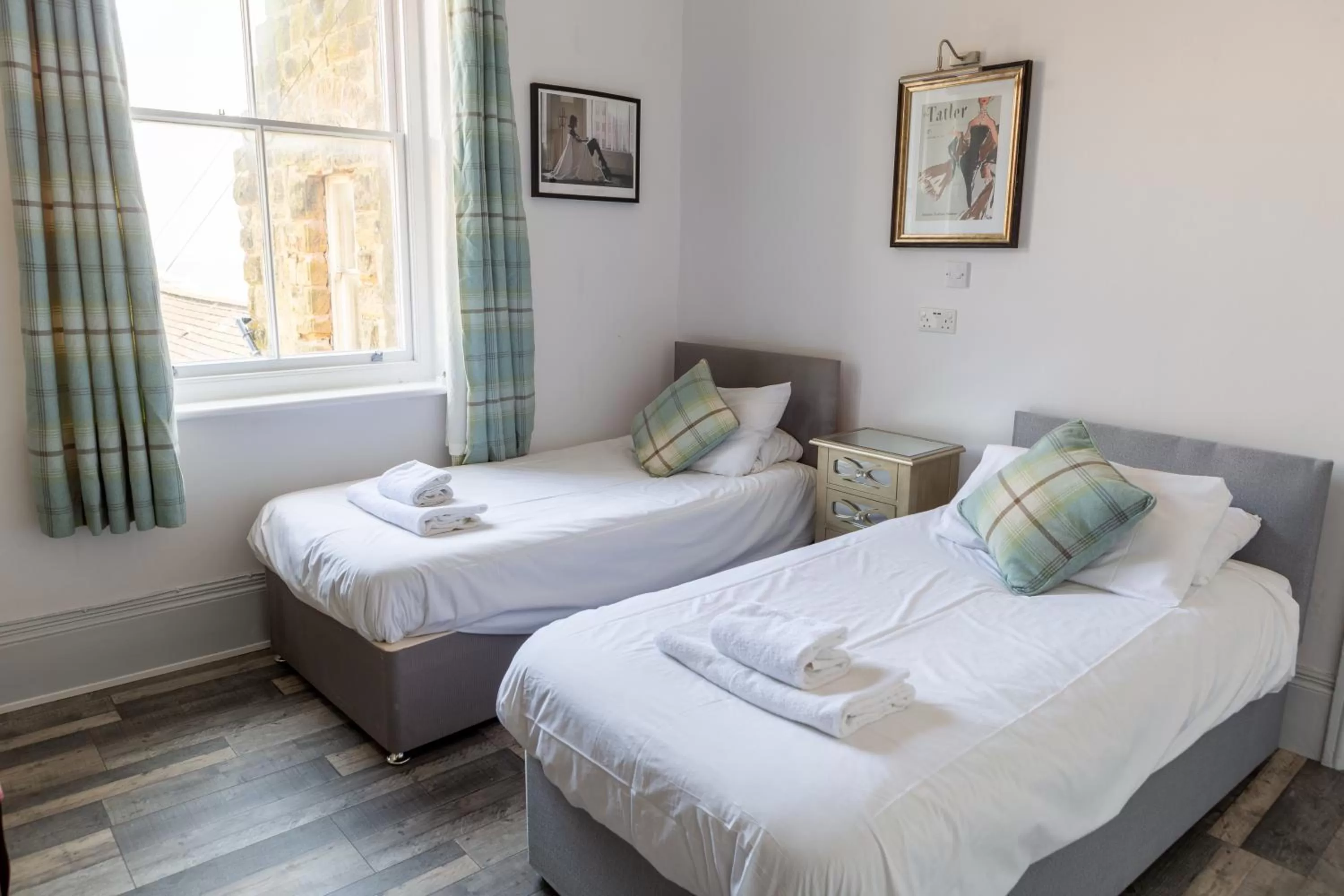 Photo of the whole room, Bed in Highlands Hotel