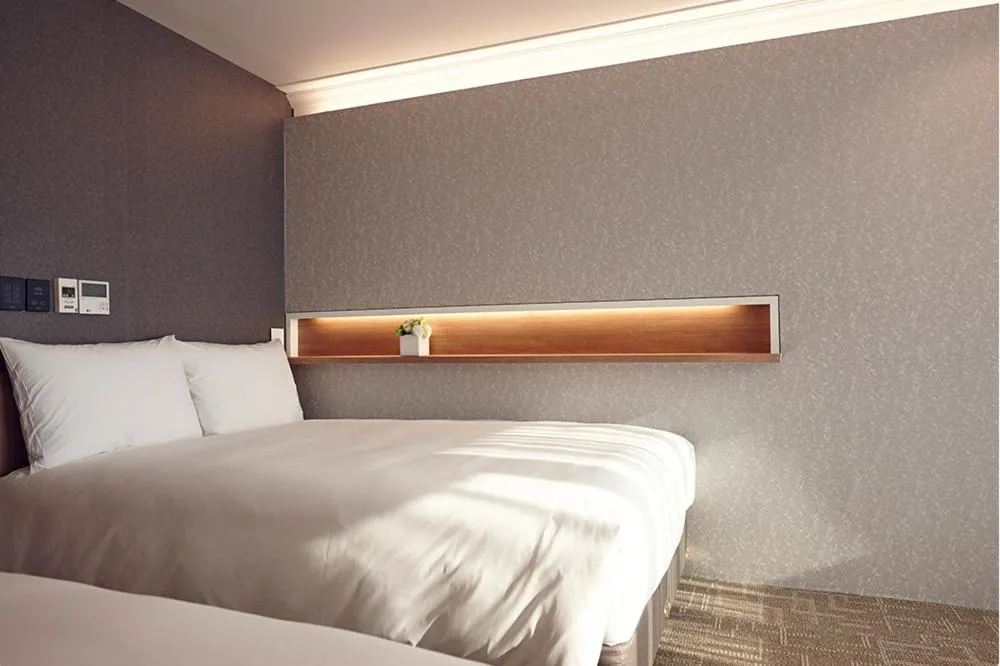 Bed in Royal Square Hotel Seoul