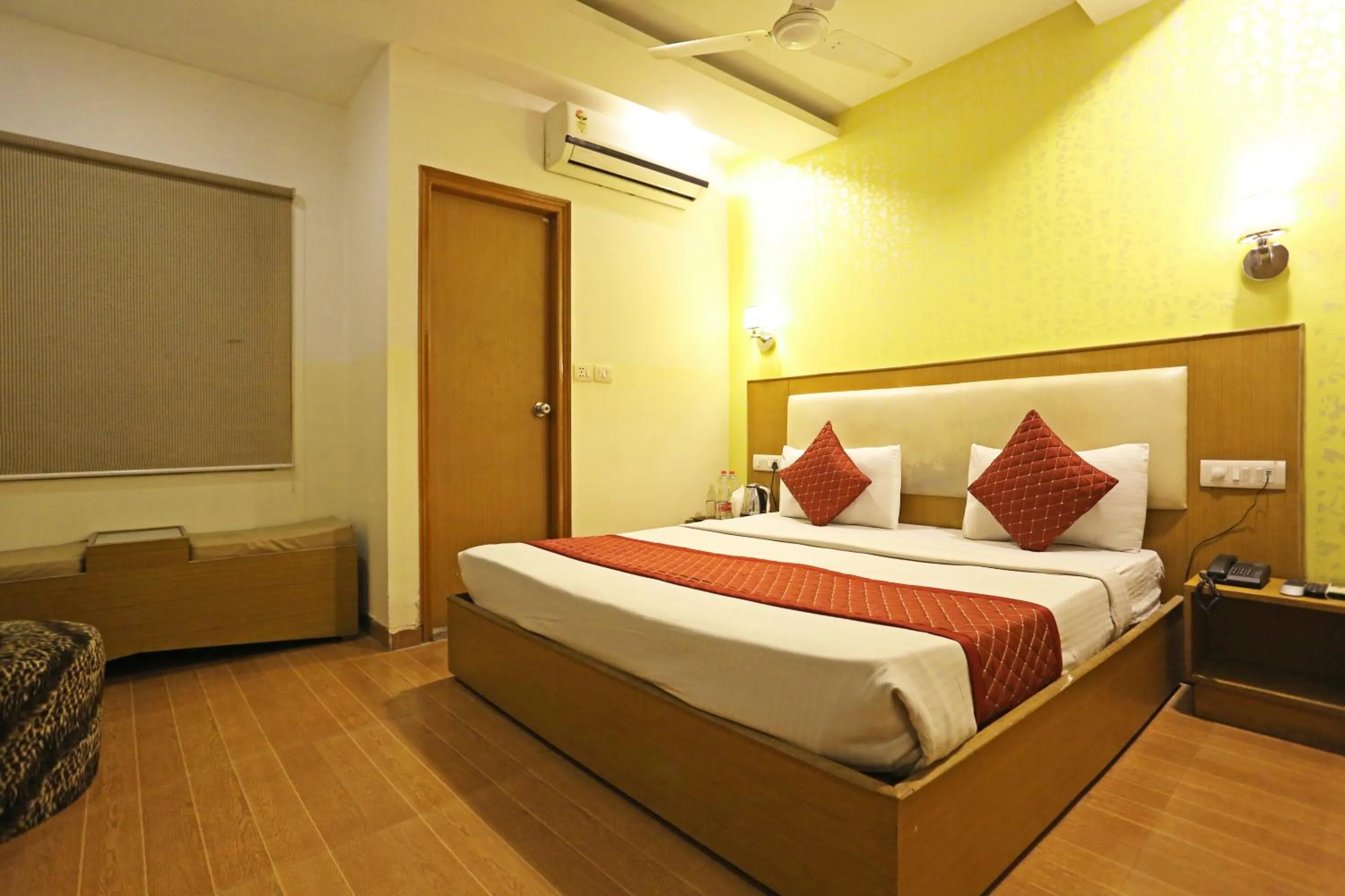 Bed in Hotel Aeroporto Nearest Landmark Aerocity delhi