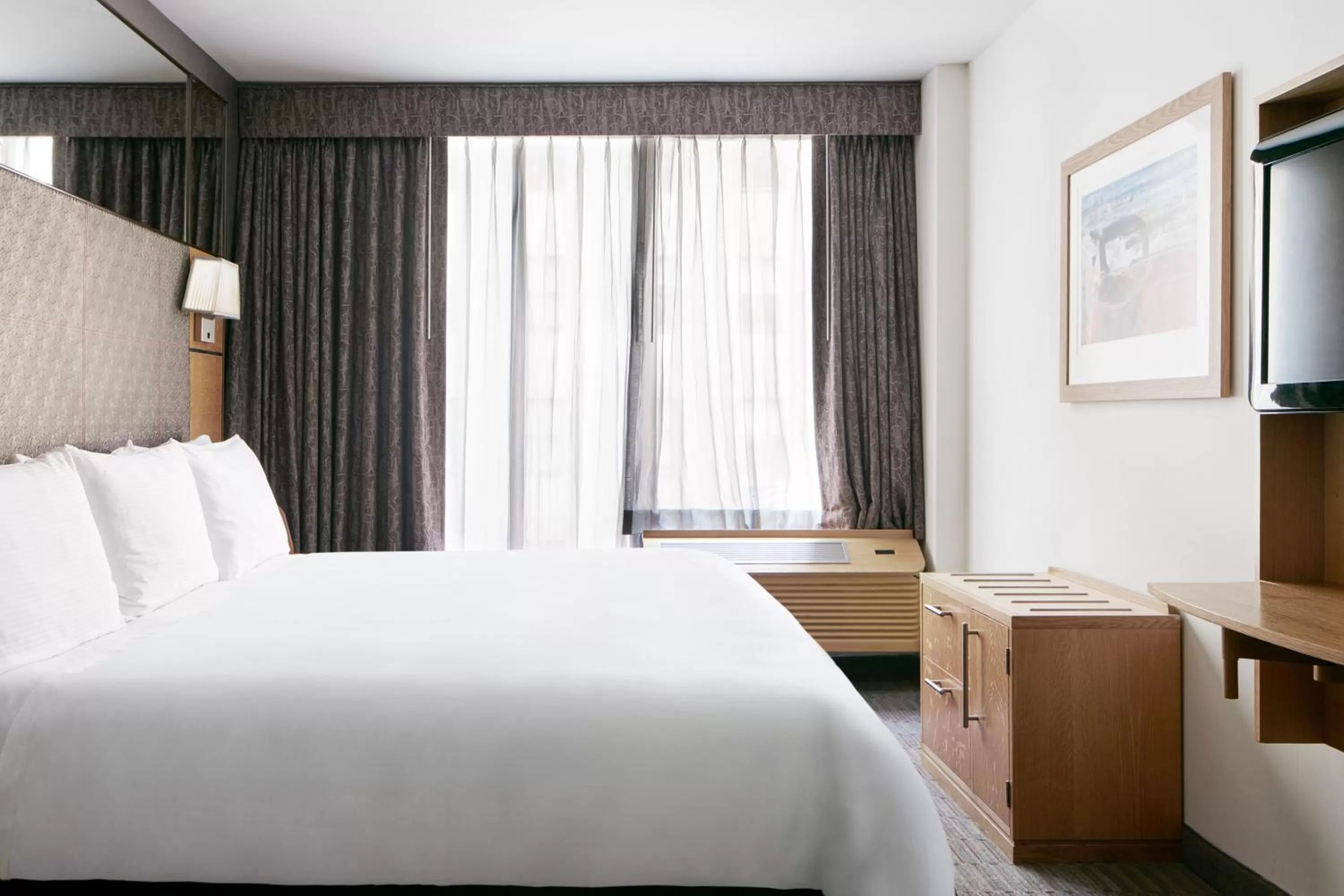 Photo of the whole room, Bed in The Jewel Hotel, New York