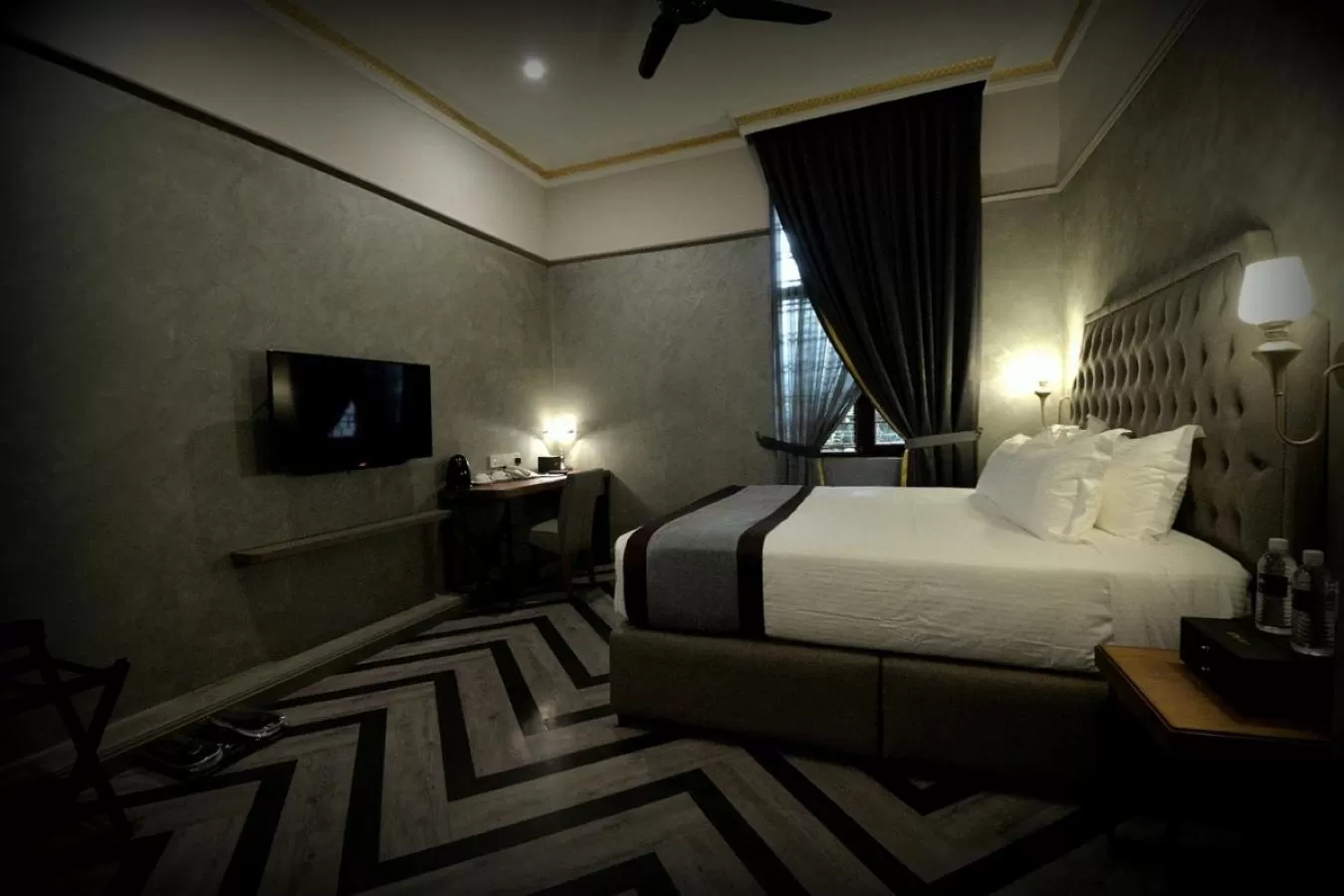 Bed in 1969 Business Suites @ Ipoh Garden