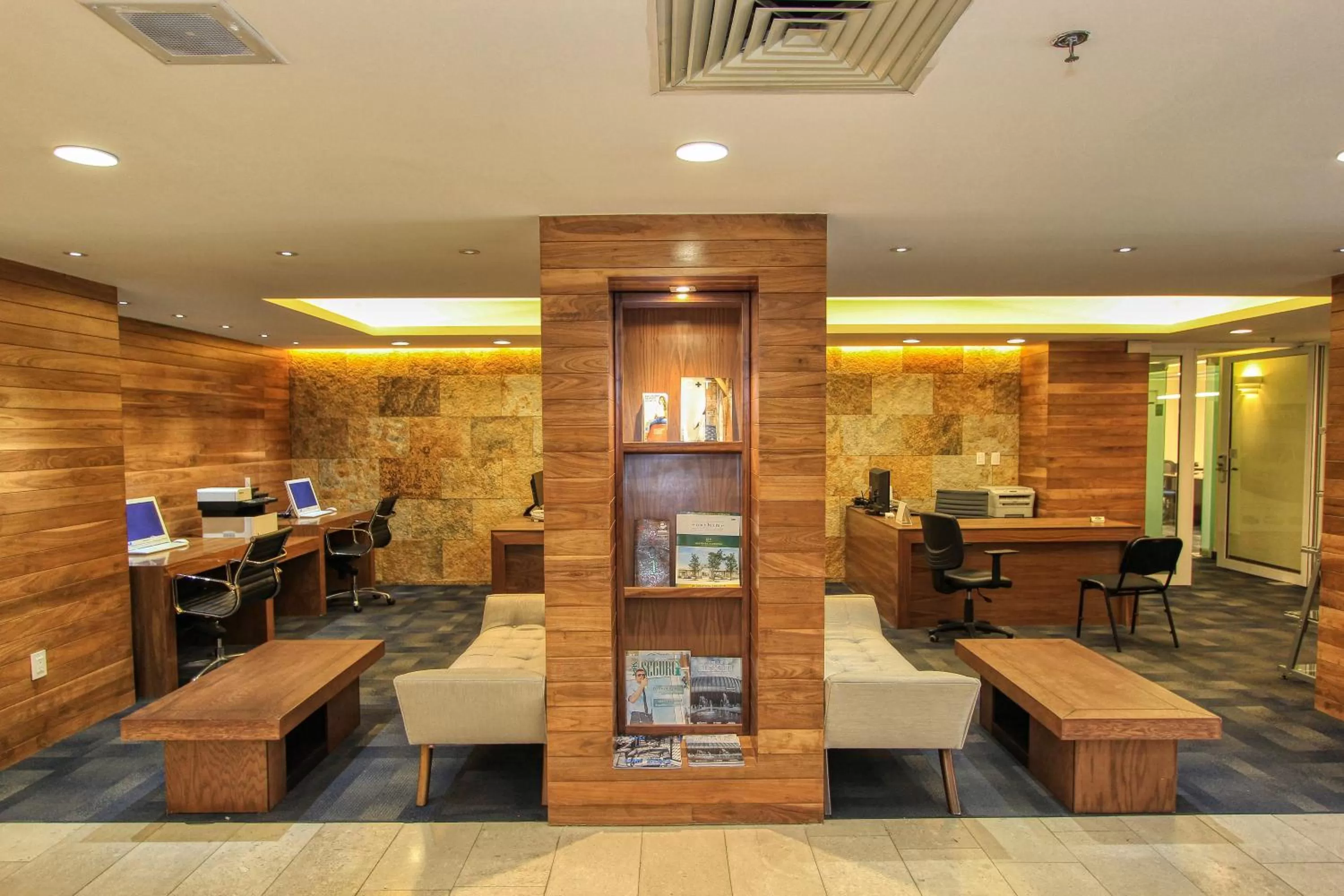 Restaurant/places to eat in Holiday Inn Leon by IHG