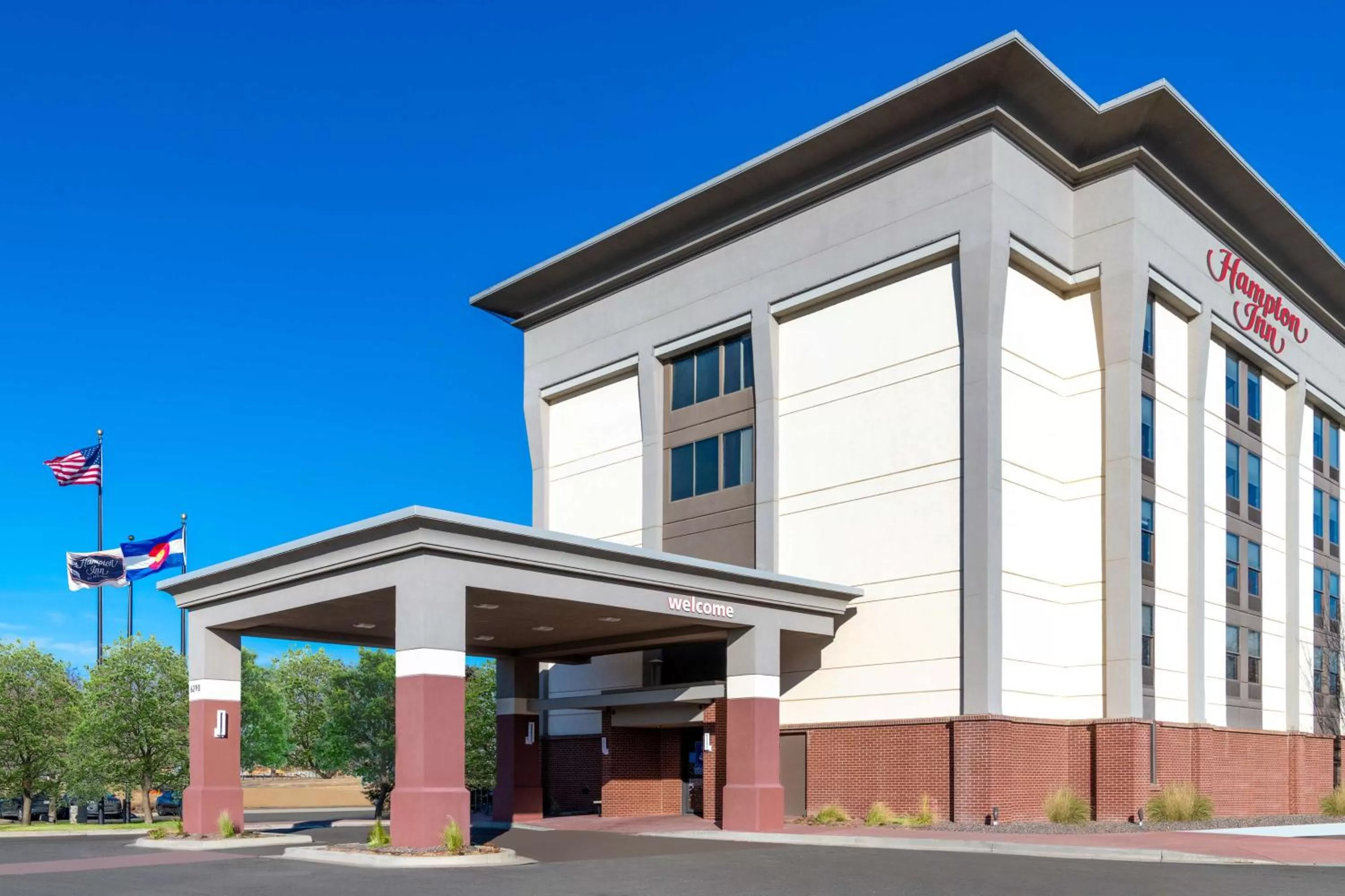 Property building in Hampton Inn Denver-International Airport
