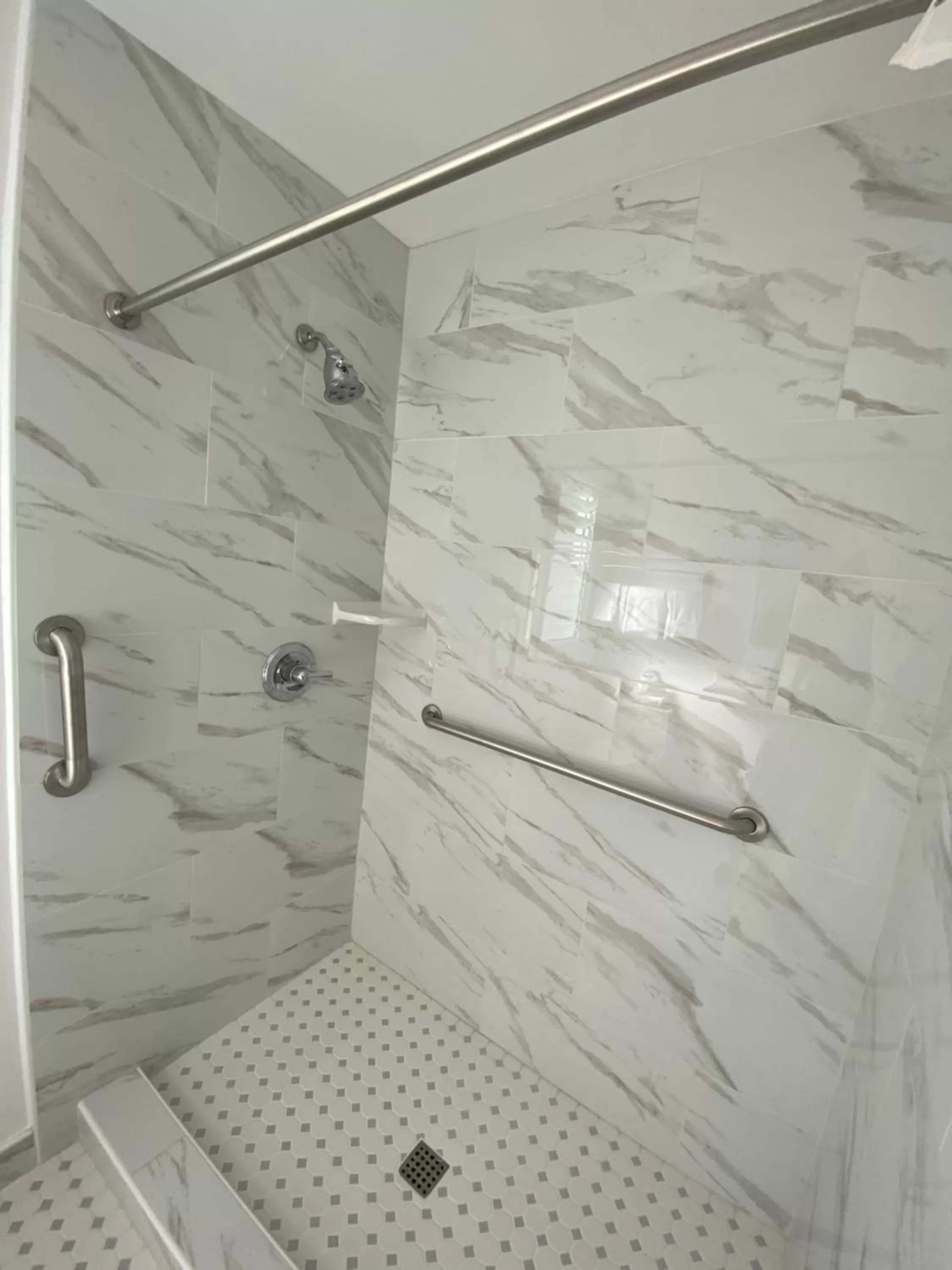 Shower in Ocean Lodge Santa Monica Beach Hotel