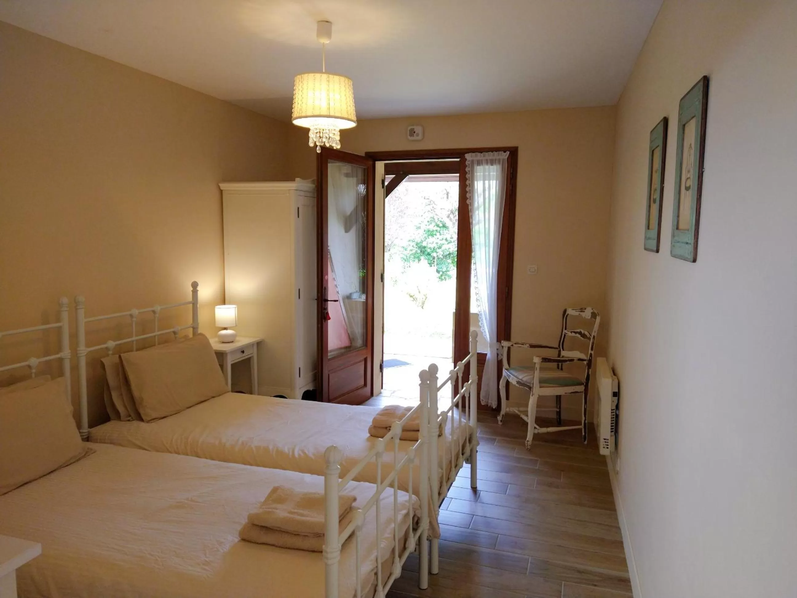 Bedroom, Bed in La Colline - Chambre d'hôtes - B&B