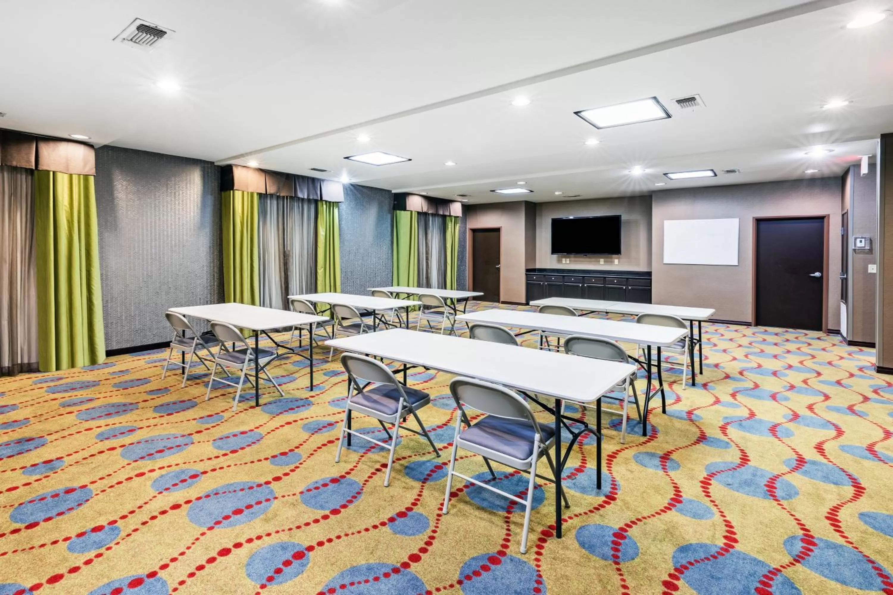 Meeting/conference room in Holiday Inn Express Hotel & Suites Floresville by IHG