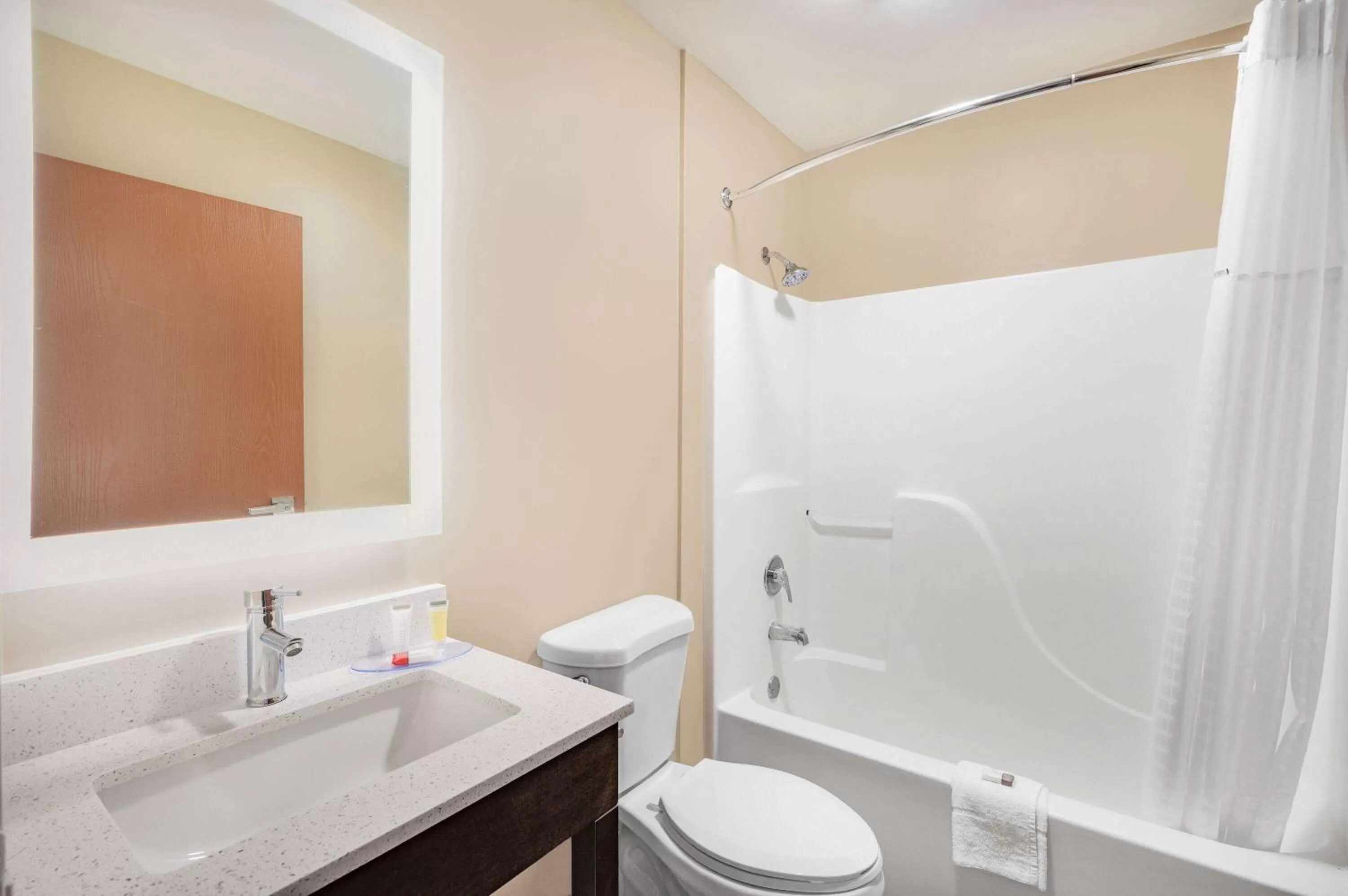 TV and multimedia in Super 8 by Wyndham Joliet