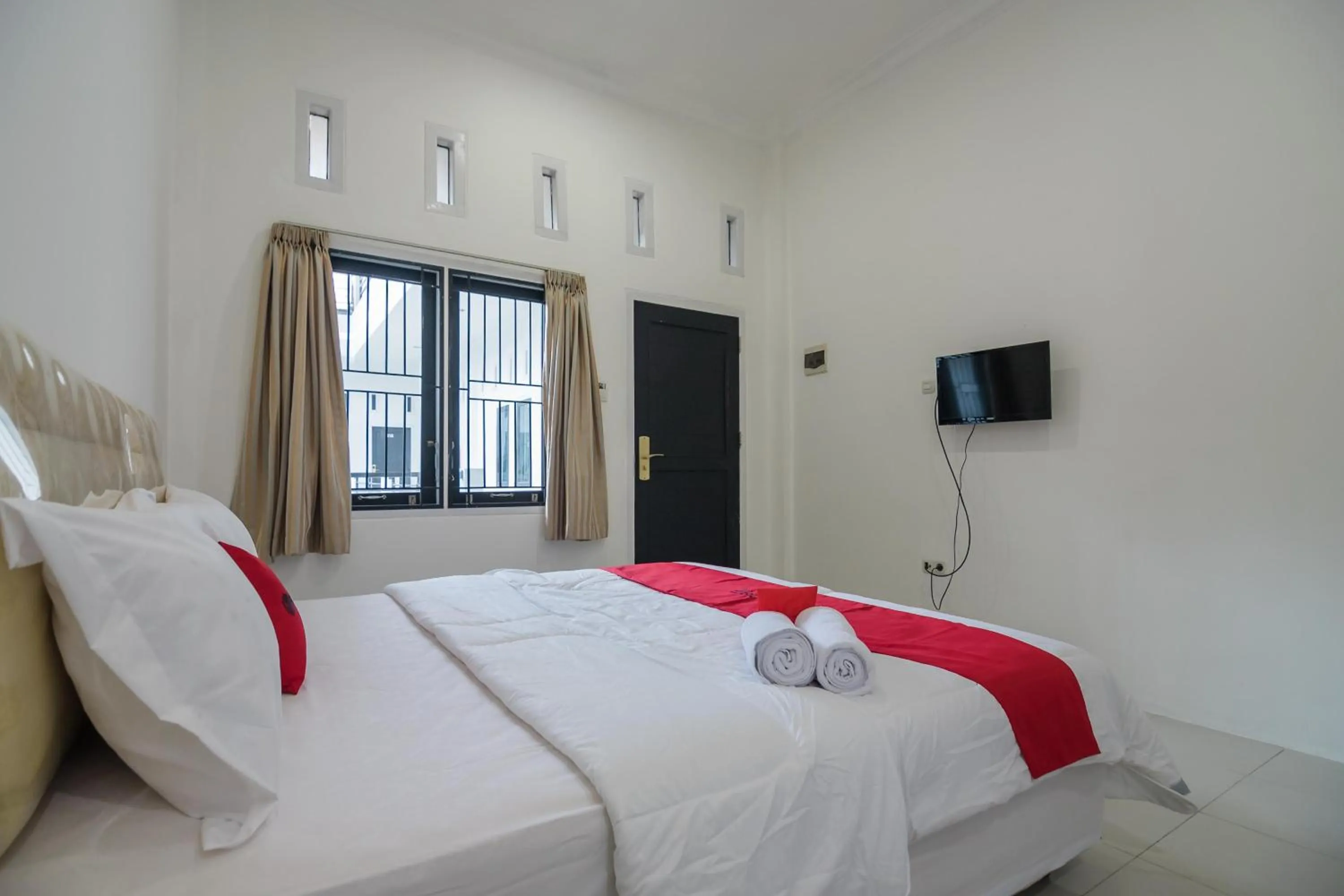Bedroom, Bed in RedDoorz near Sultan Thaha Airport Jambi