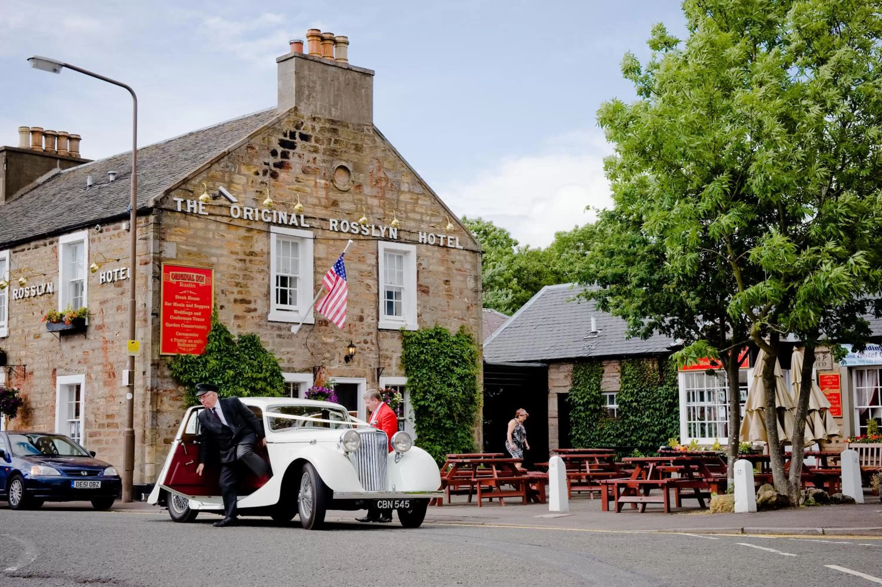 Facade/entrance in The Original Rosslyn Inn
