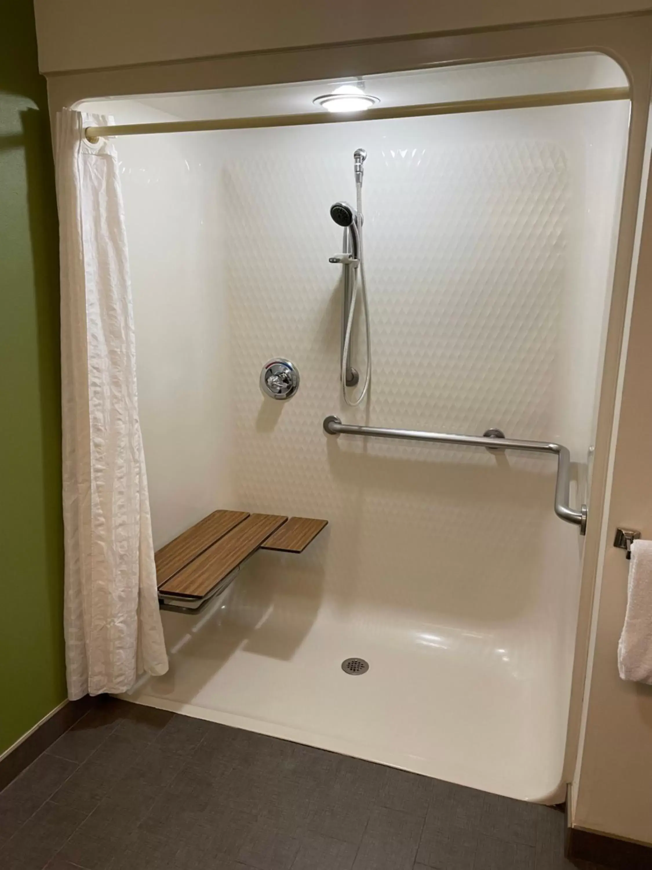 Queen Room - Accessible/Nonsmoking in Sleep Inn Raleigh Durham Airport Queen Room - Accessible/Nonsmoking in Sleep Inn Raleigh Durham Airport