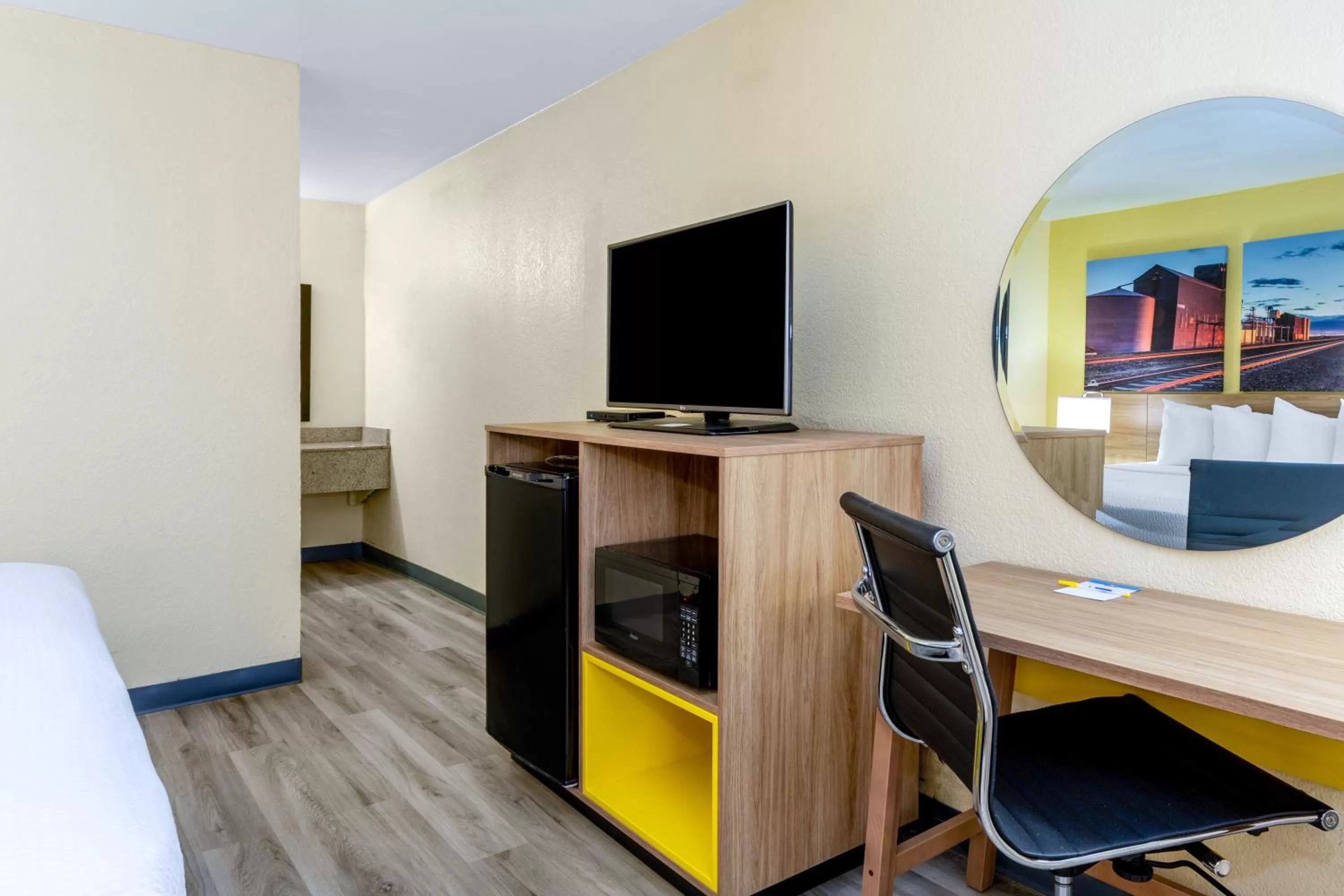 hair dresser in Days Inn & Suites by Wyndham Clovis