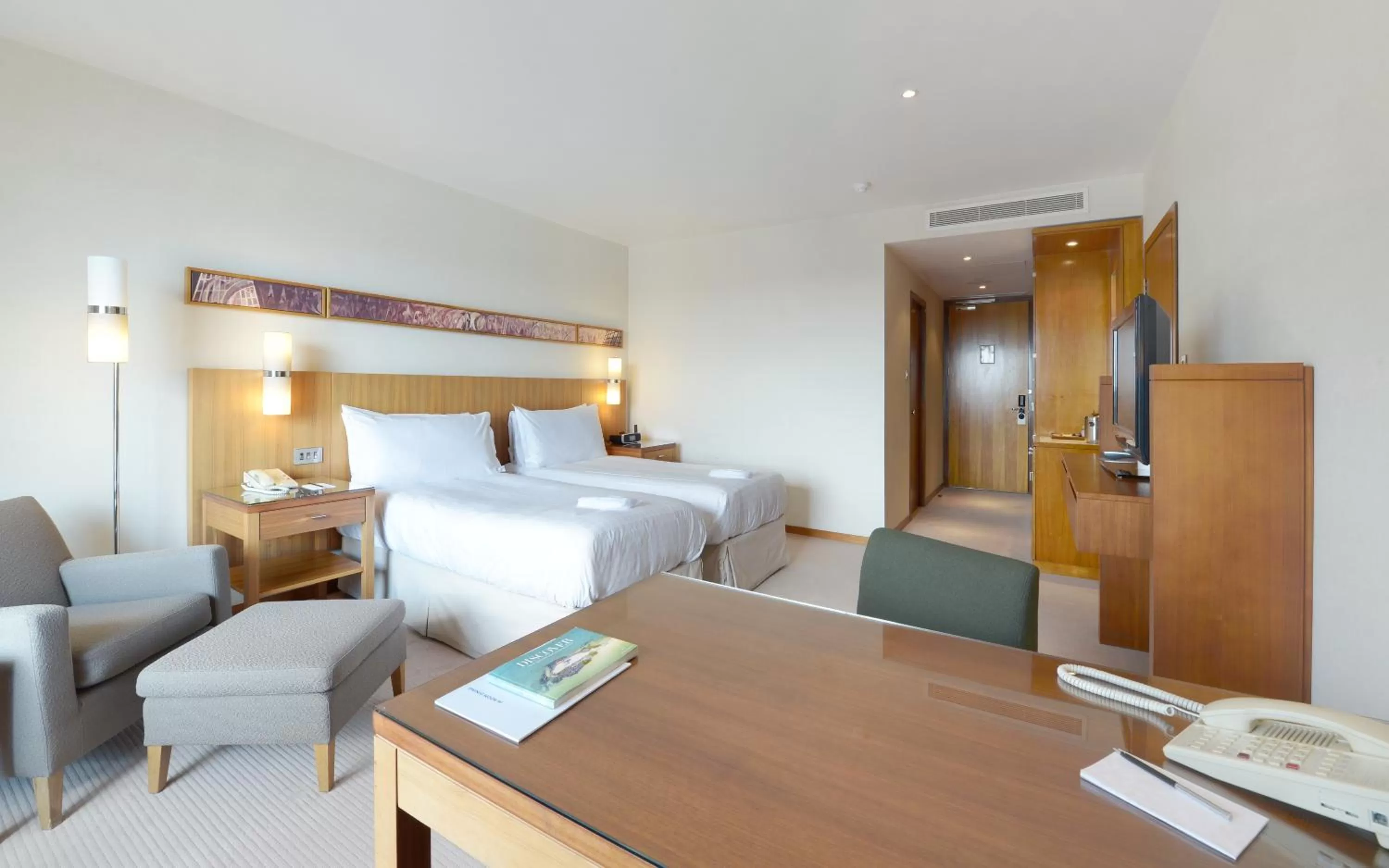 River view, Bed in Canary Riverside Plaza Hotel