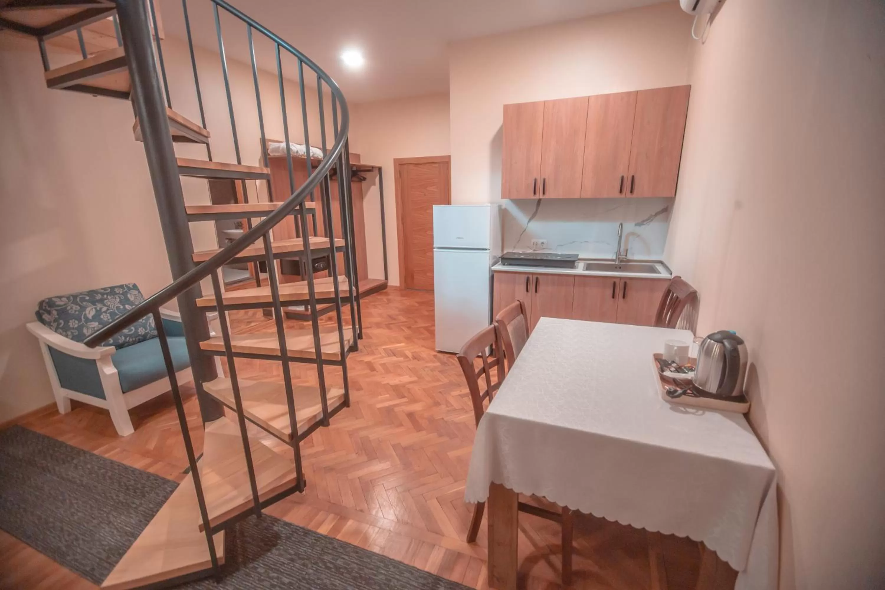 Bed, Kitchen/Kitchenette in Hotel Banovani