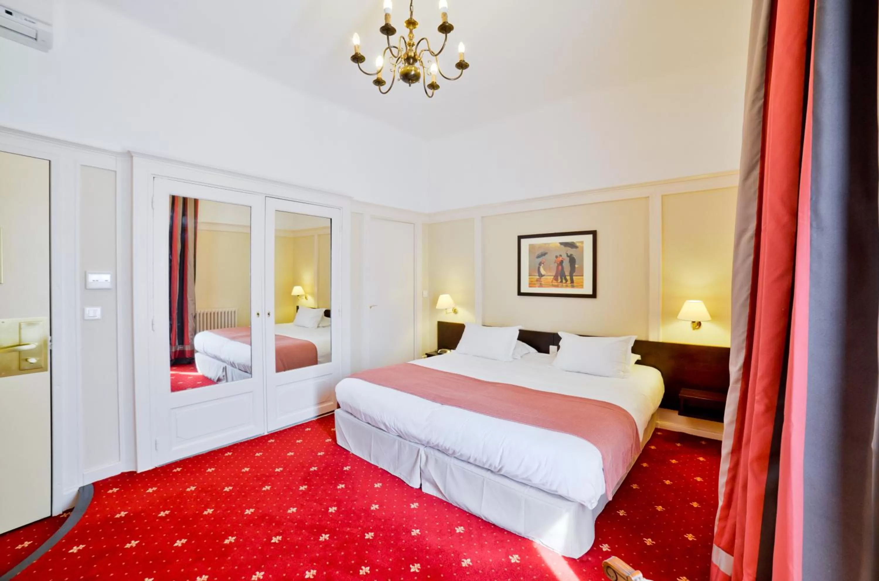 Photo of the whole room, Bed in Hôtel Mercure Bayonne Centre Le Grand Hotel