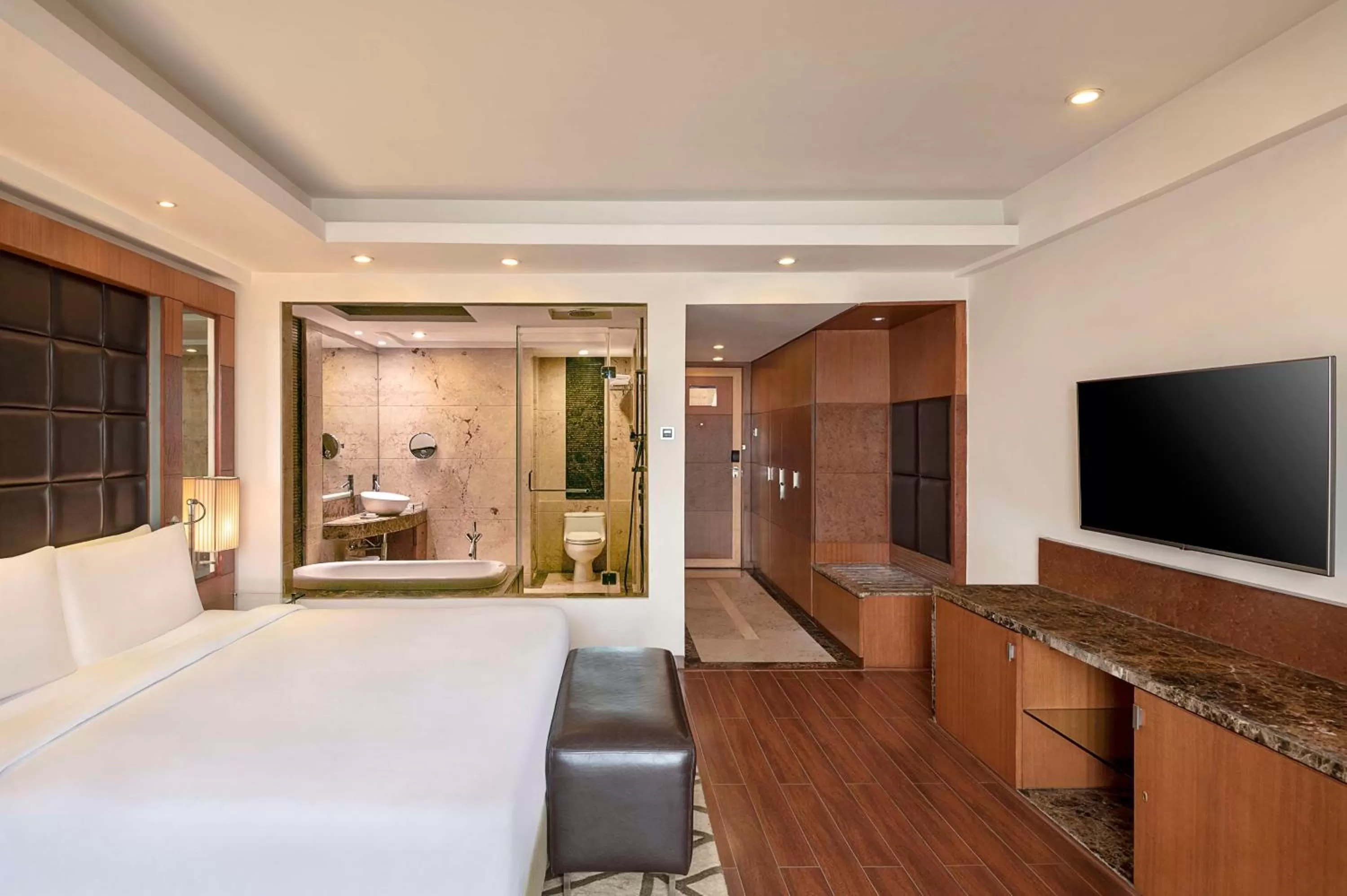 Bedroom, Bed in Radisson Blu Plaza Delhi Airport