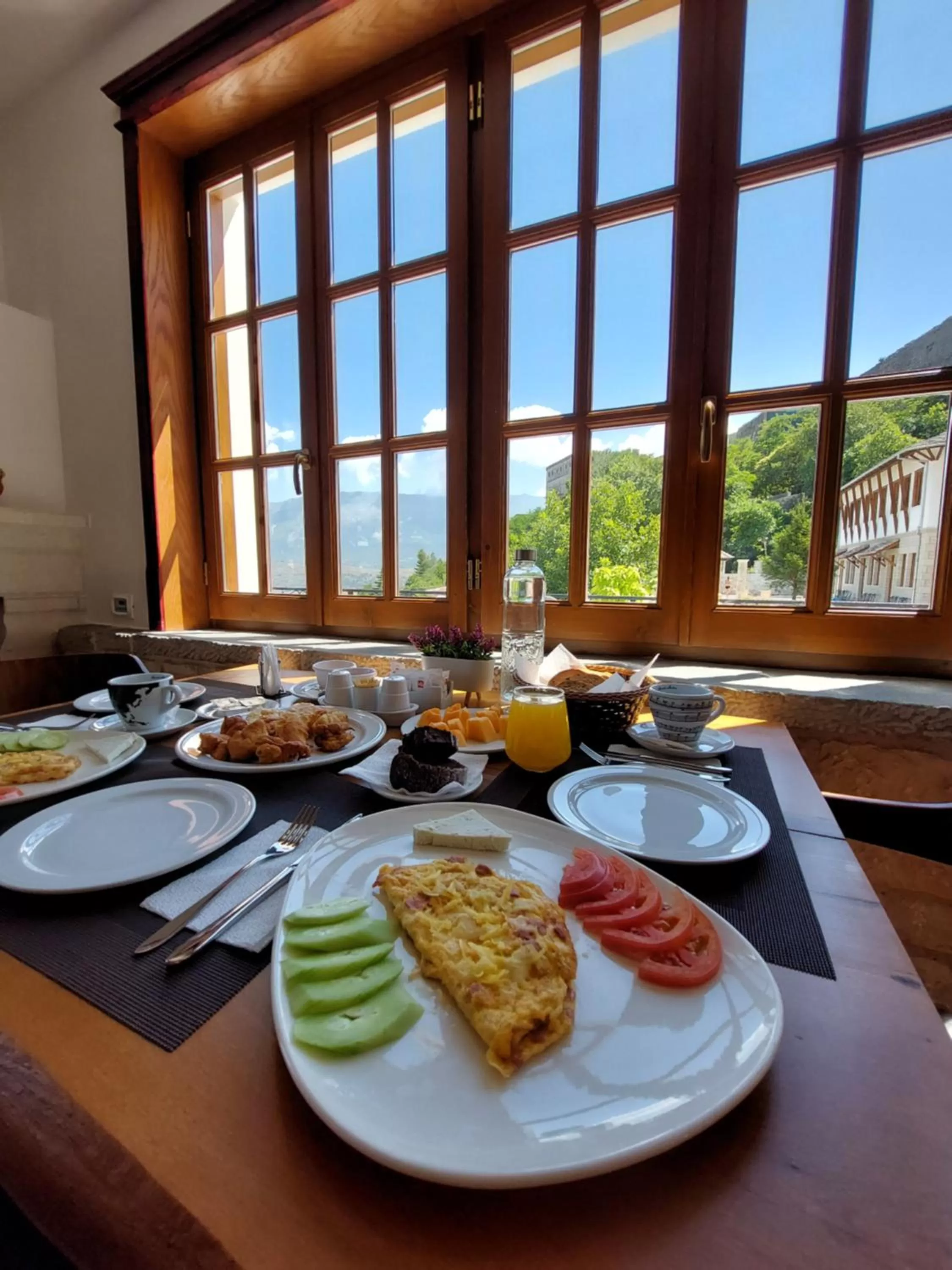 Breakfast in Rose Garden Hotel