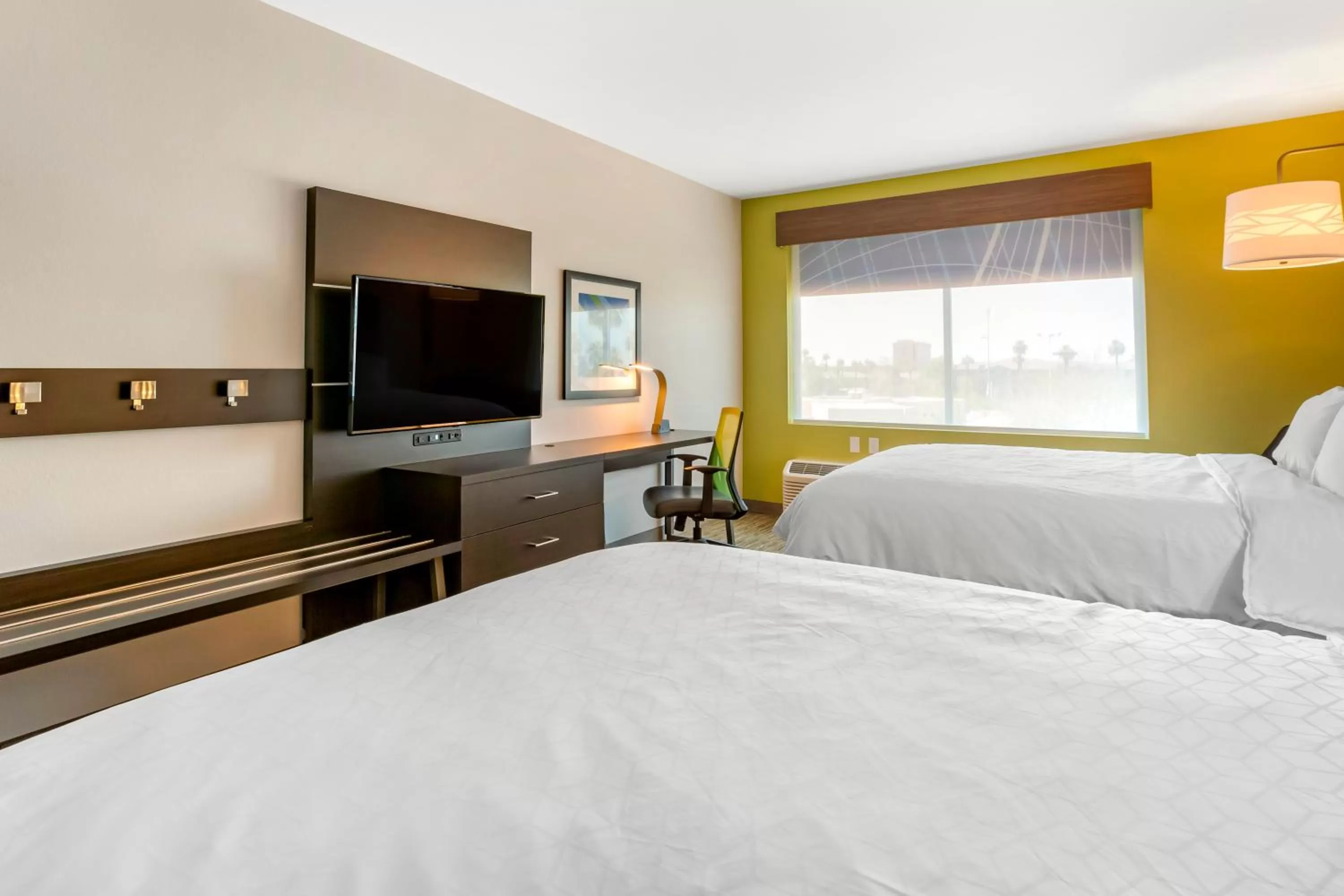TV and multimedia, Bed in Holiday Inn Express & Suites - Phoenix Dwtn - State Capitol by IHG