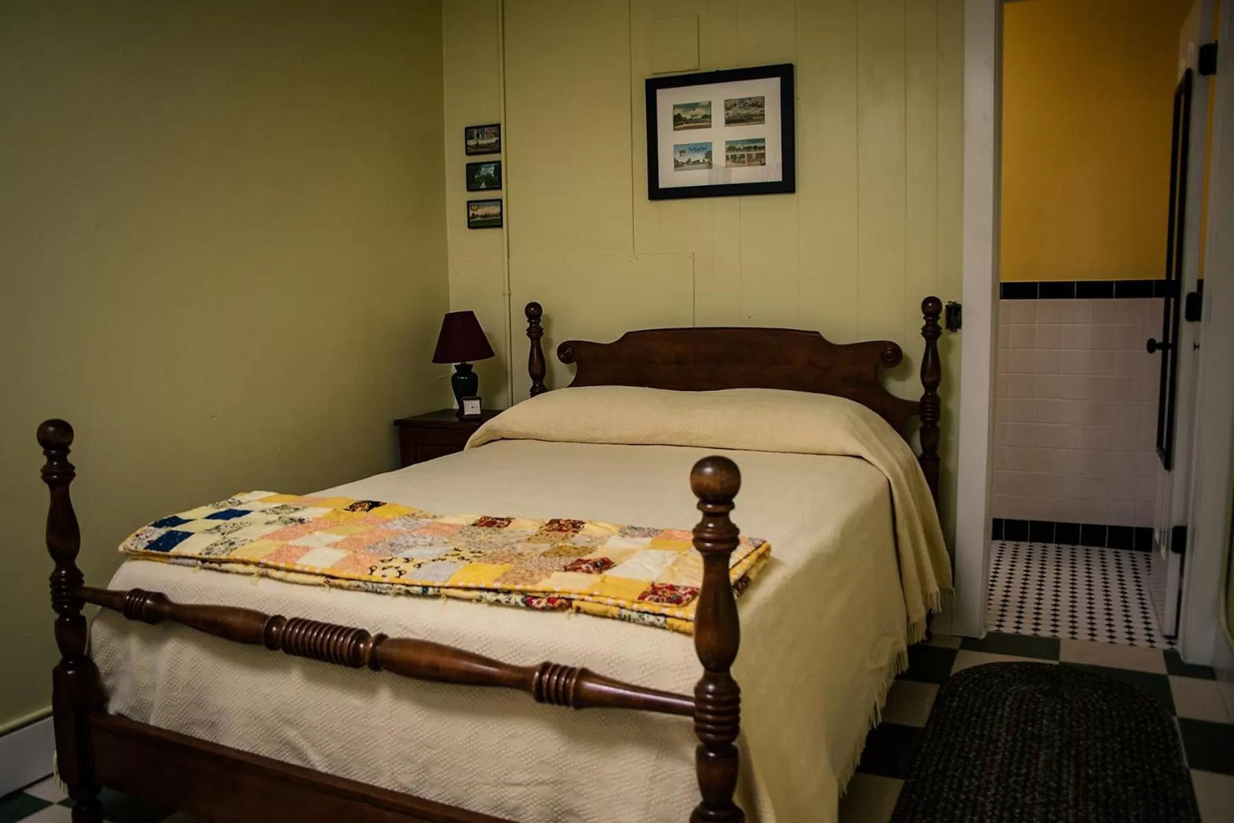 Bed in Rockwood Motor Court