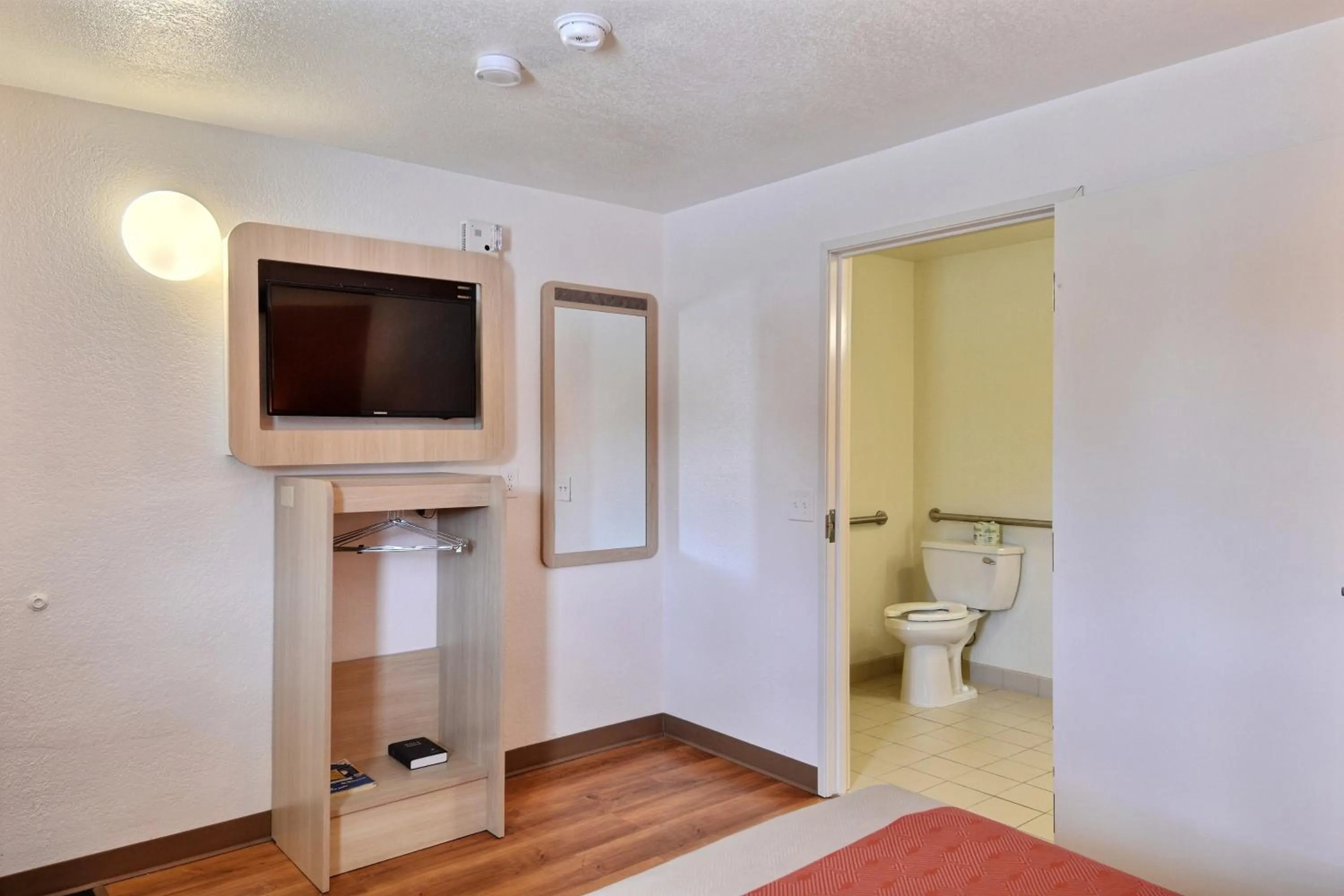 TV and multimedia in Travelodge by Wyndham Brattleboro VT