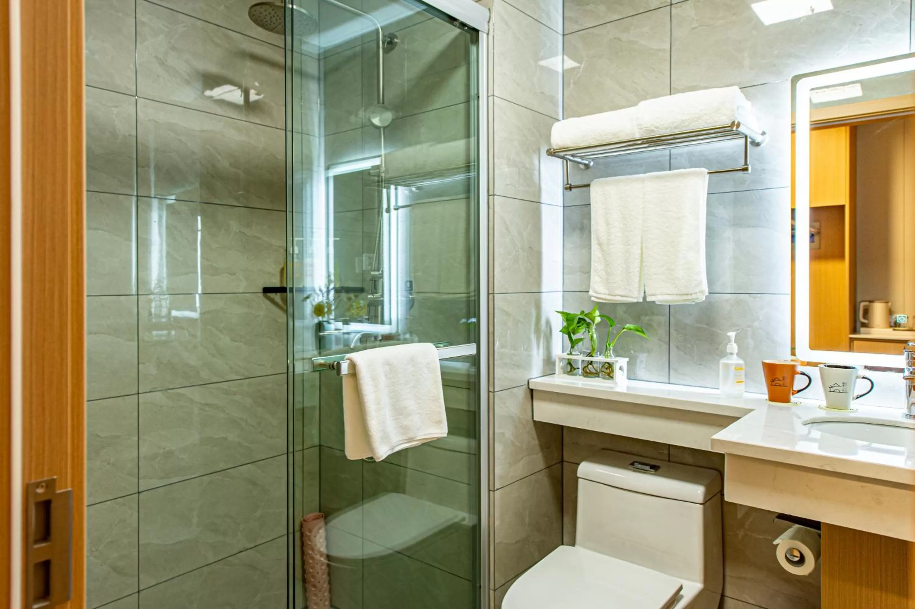 Shower in Shanghai JOYFUL YARD Hotel-Free shuttle bus to Pudong Airport and Disneyland