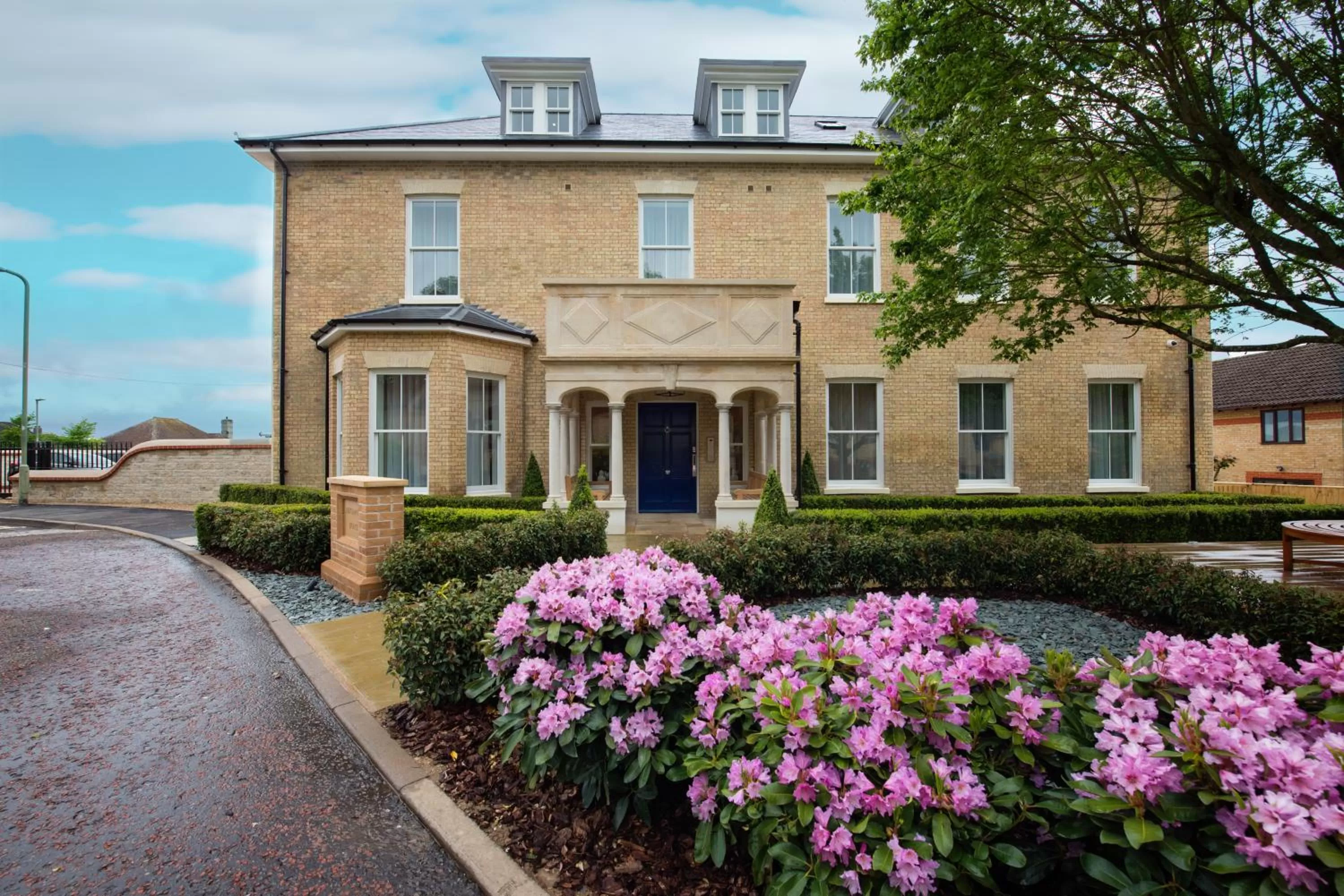 Property building in Best Luxury Apart Hotel in Oxford- Beechwood House