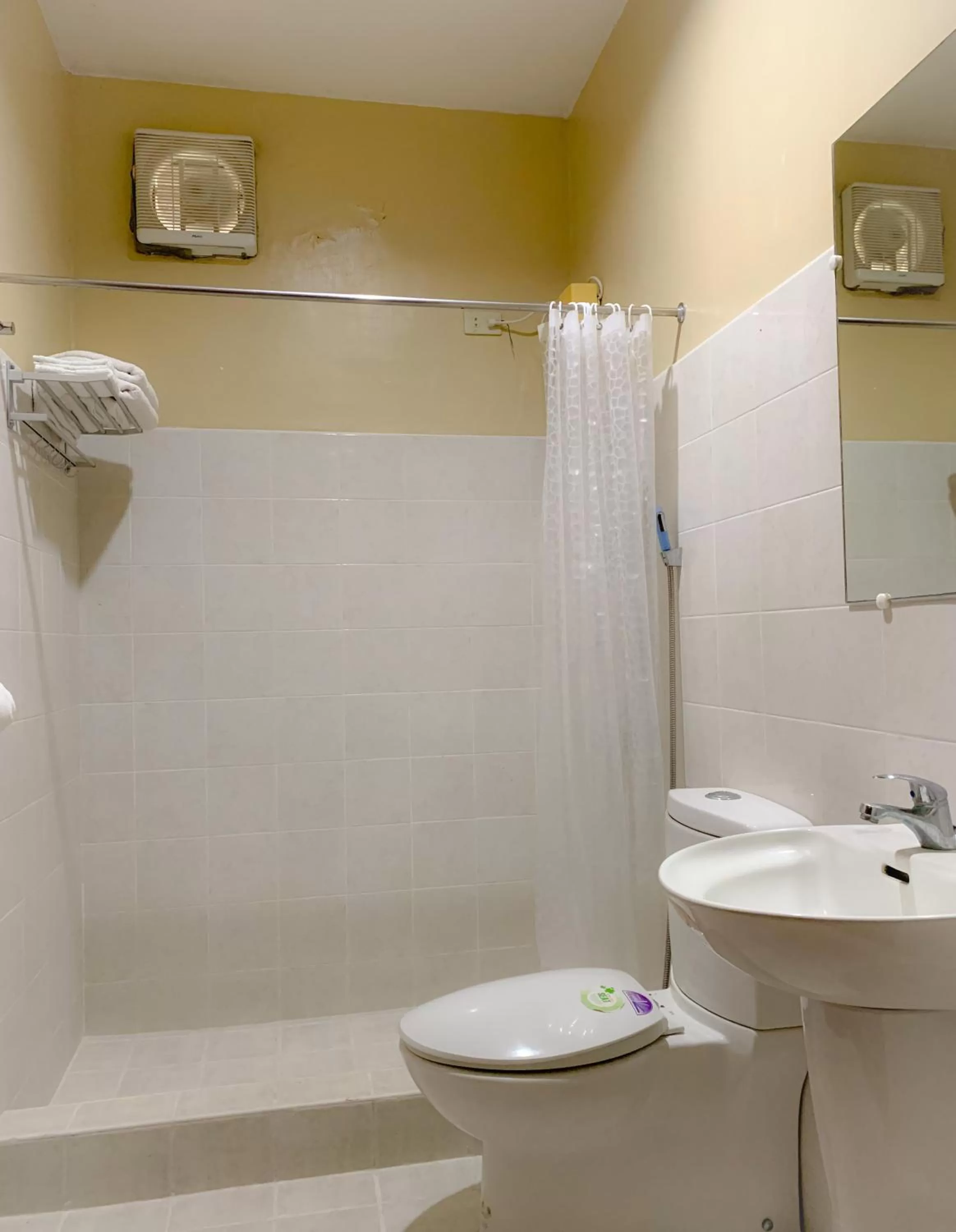 Shower in Mabini Hotel